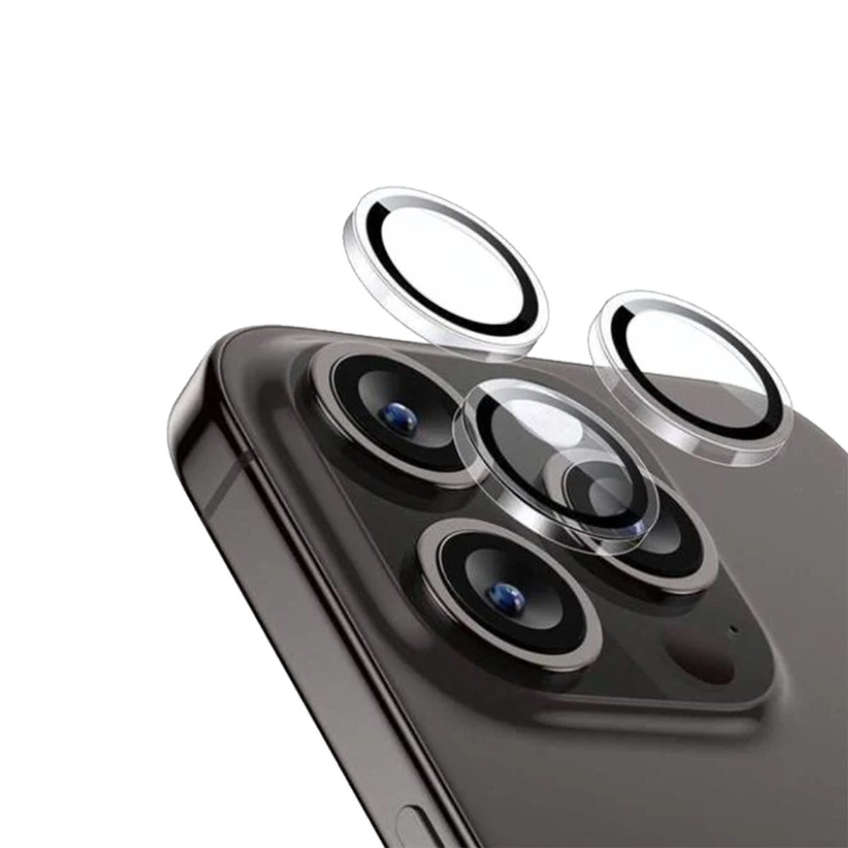 Un smartphone avec des protecteurs d'objectif d'appareil photo. Le téléphone est noir et les protecteurs sont clairs avec des bords argentés, flottant au-dessus des lentilles.