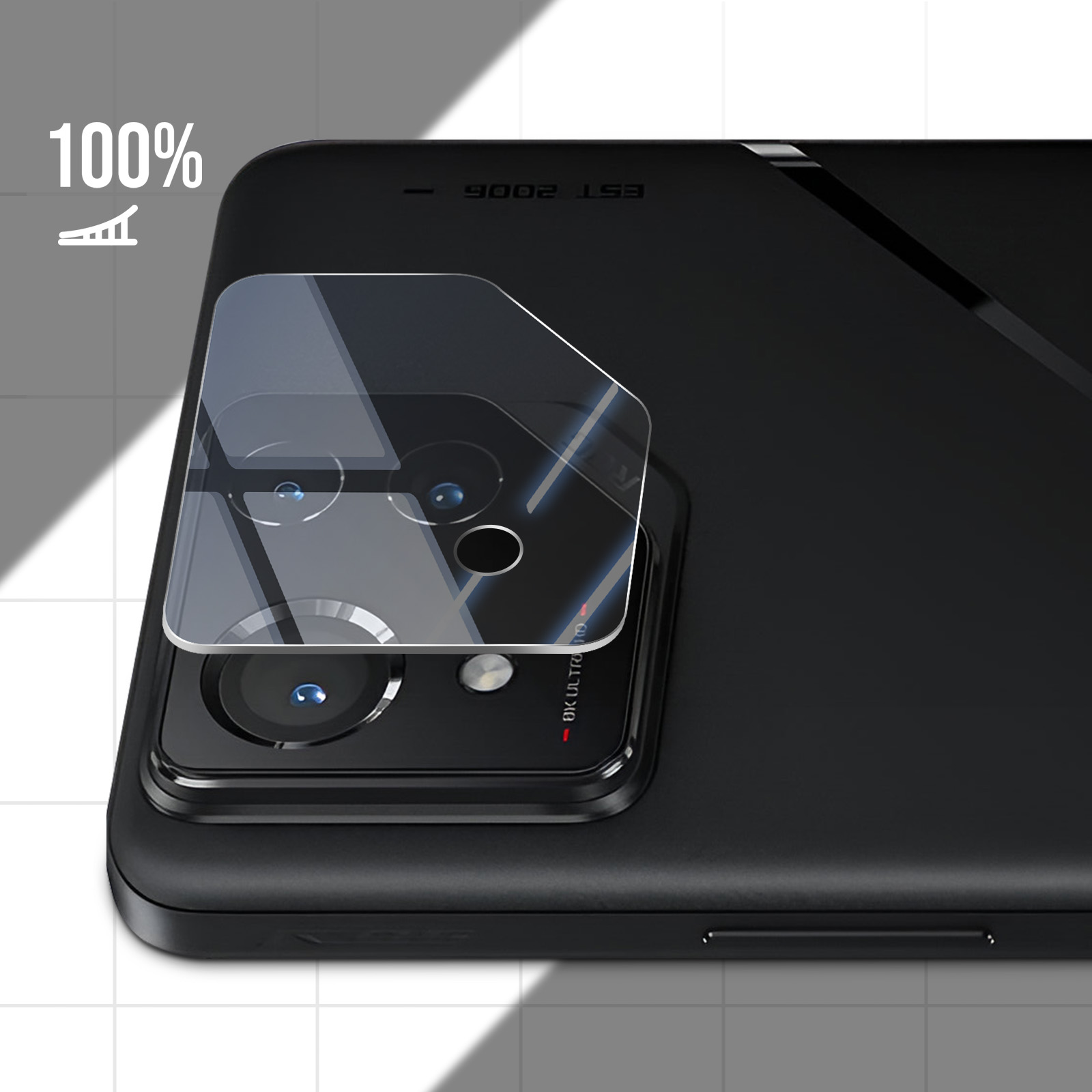 Primo piano di uno smartphone nero con protezione schermo. Il modulo fotocamera è visibile. Un'icona bianca del 100% in alto a sinistra.