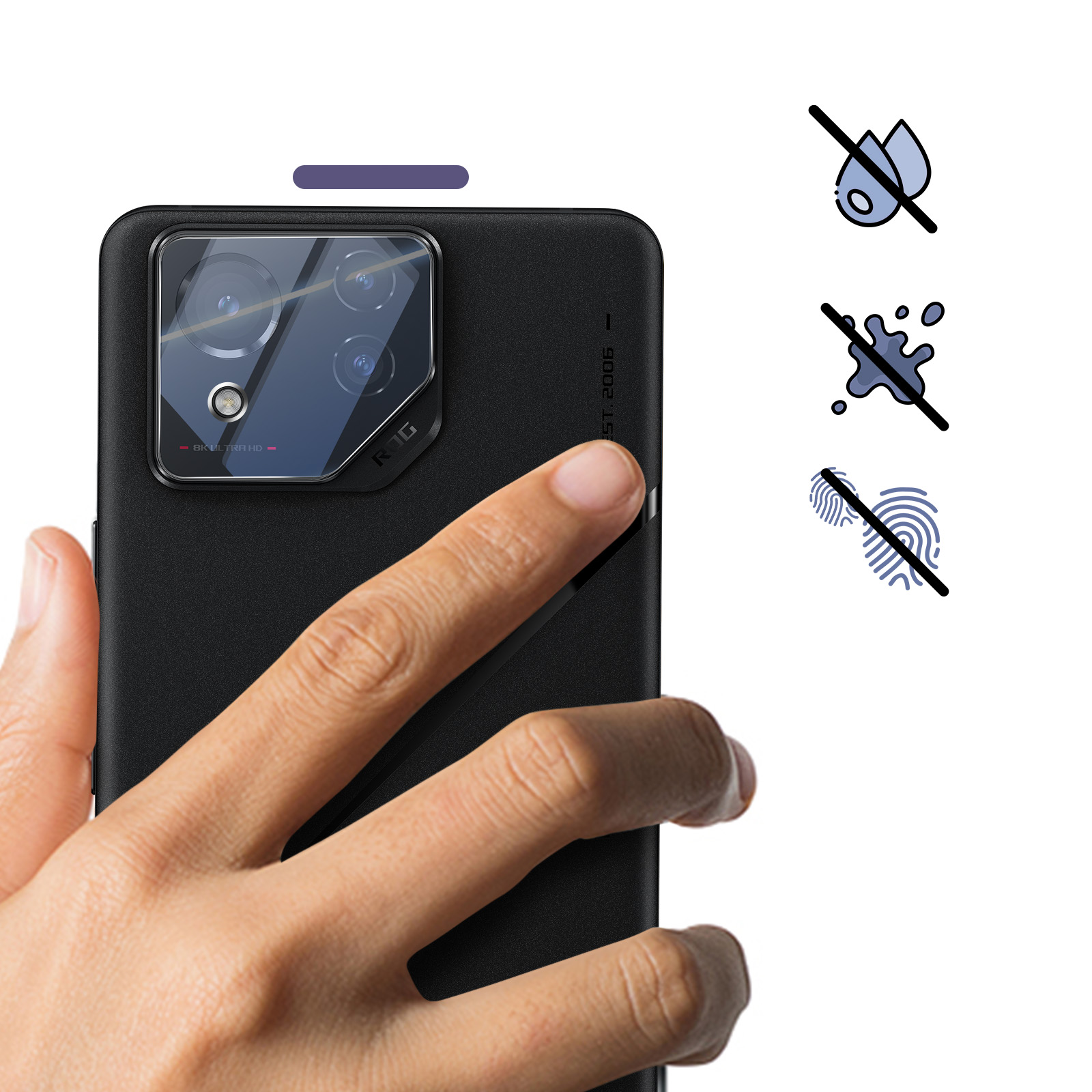 Mano che tiene un telefono nero. Il telefono ha la fotocamera e il logo ROG. Le icone indicano resistenza all'acqua, agli schizzi e alle impronte digitali.