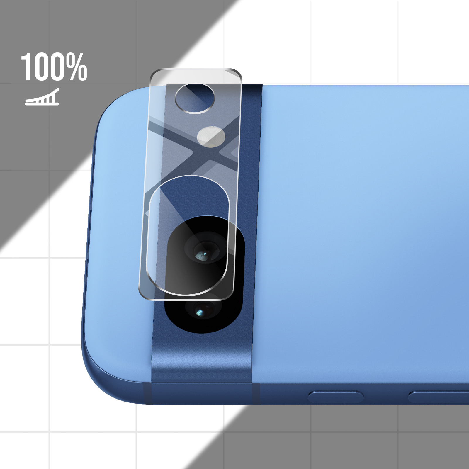 Retro di un telefono blu con protezione per fotocamera. La copertura dell'obiettivo e la fotocamera sono a fuoco.