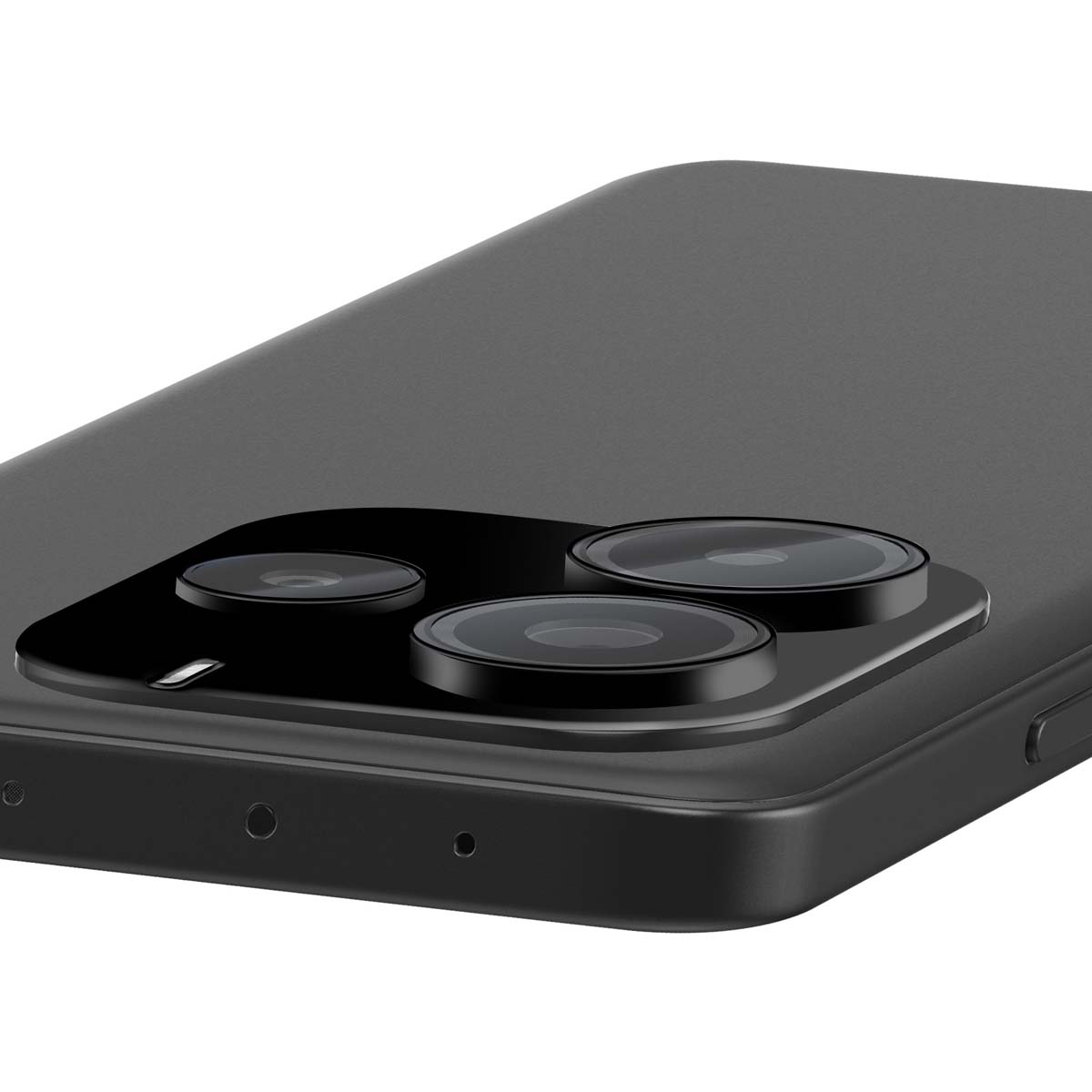 Gros plan d'un smartphone noir avec trois objectifs photo. Le téléphone est gris foncé. Les détails incluent les lentilles et le bord du téléphone.