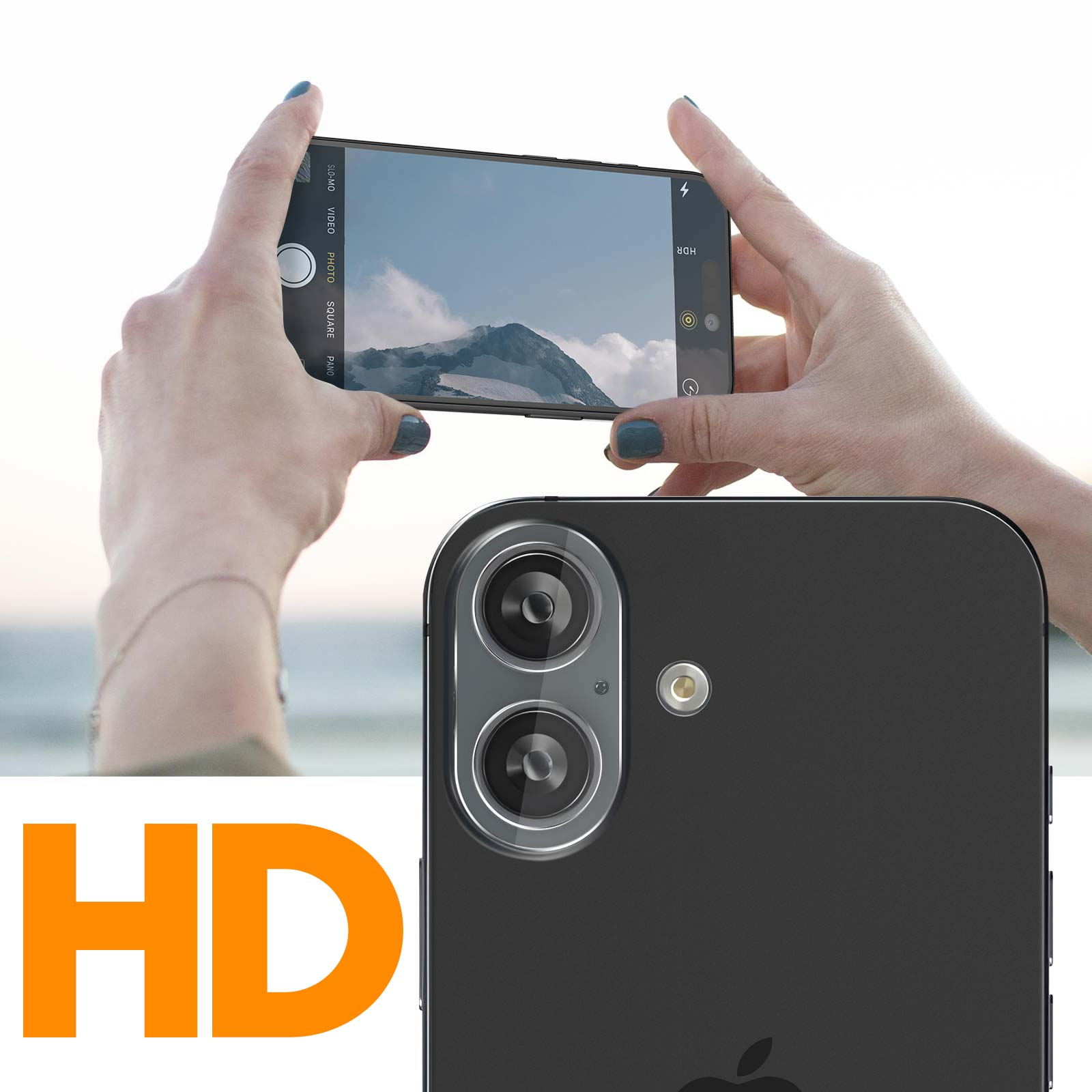 Mani che tengono un telefono, scattando una foto alle montagne. Visibili anche la fotocamera del telefono e il retro nero, con il logo HD.