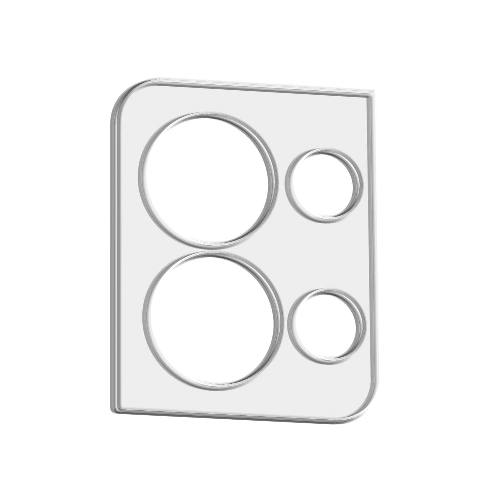 Una copertura rettangolare trasparente con quattro ritagli circolari di dimensioni variabili. Sfondo bianco.