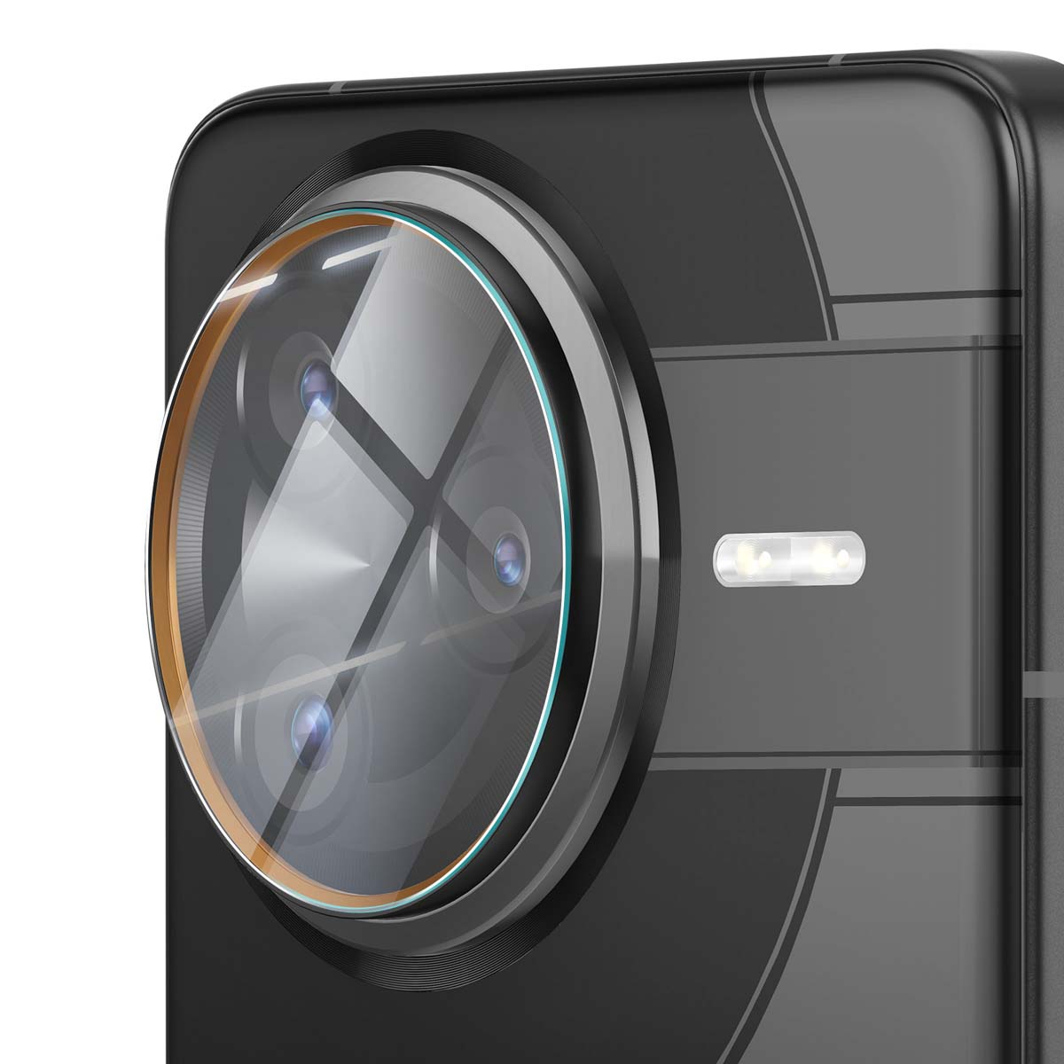 Primo piano dell'obiettivo di una fotocamera del telefono. L'obiettivo è rotondo, con un bordo dorato e blu, circondato da un alloggiamento grigio scuro e un flash.