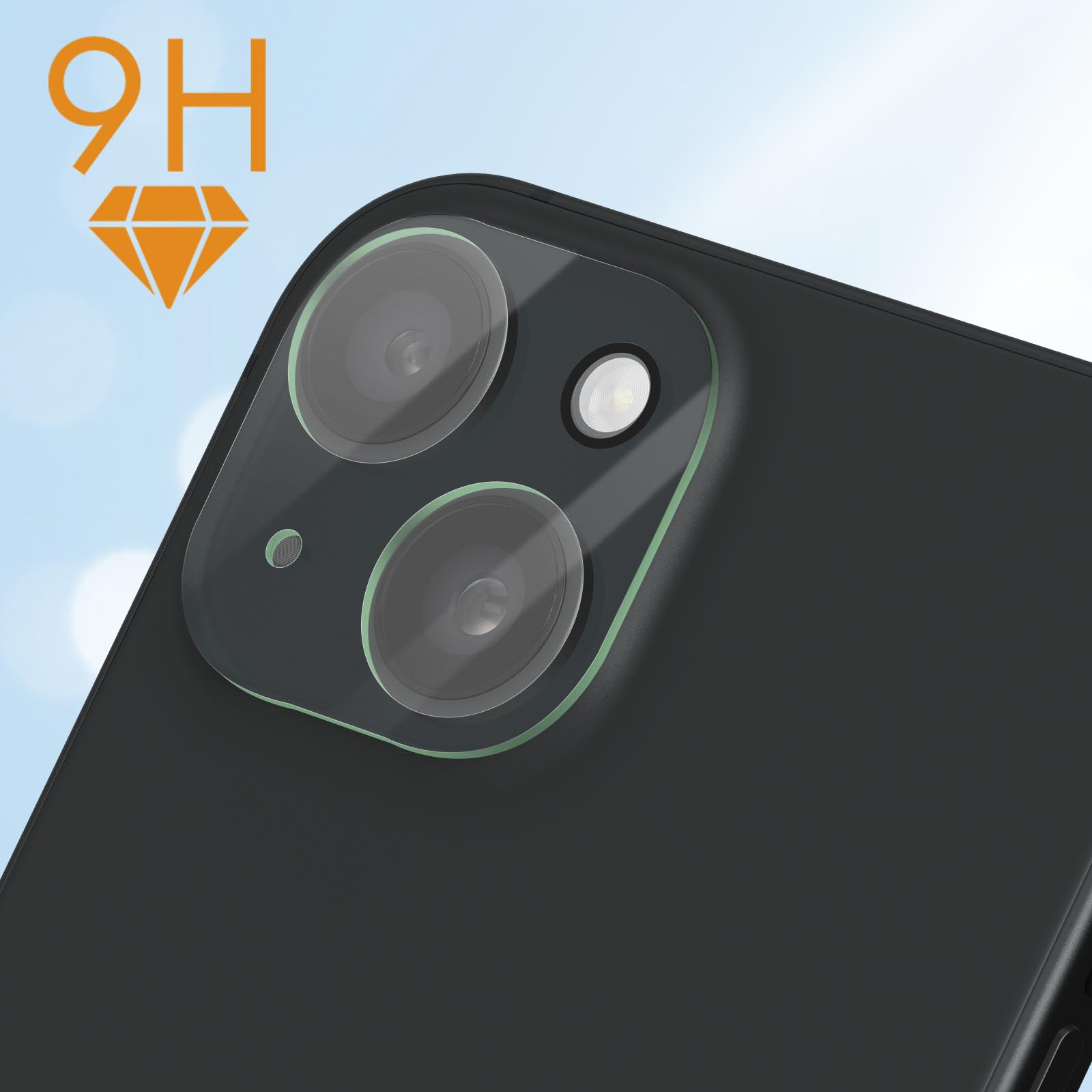 Protezione obiettivo fotocamera del telefono nera con tre ritagli per fotocamera. Testo arancione e forma di diamante nell'angolo in alto a sinistra.