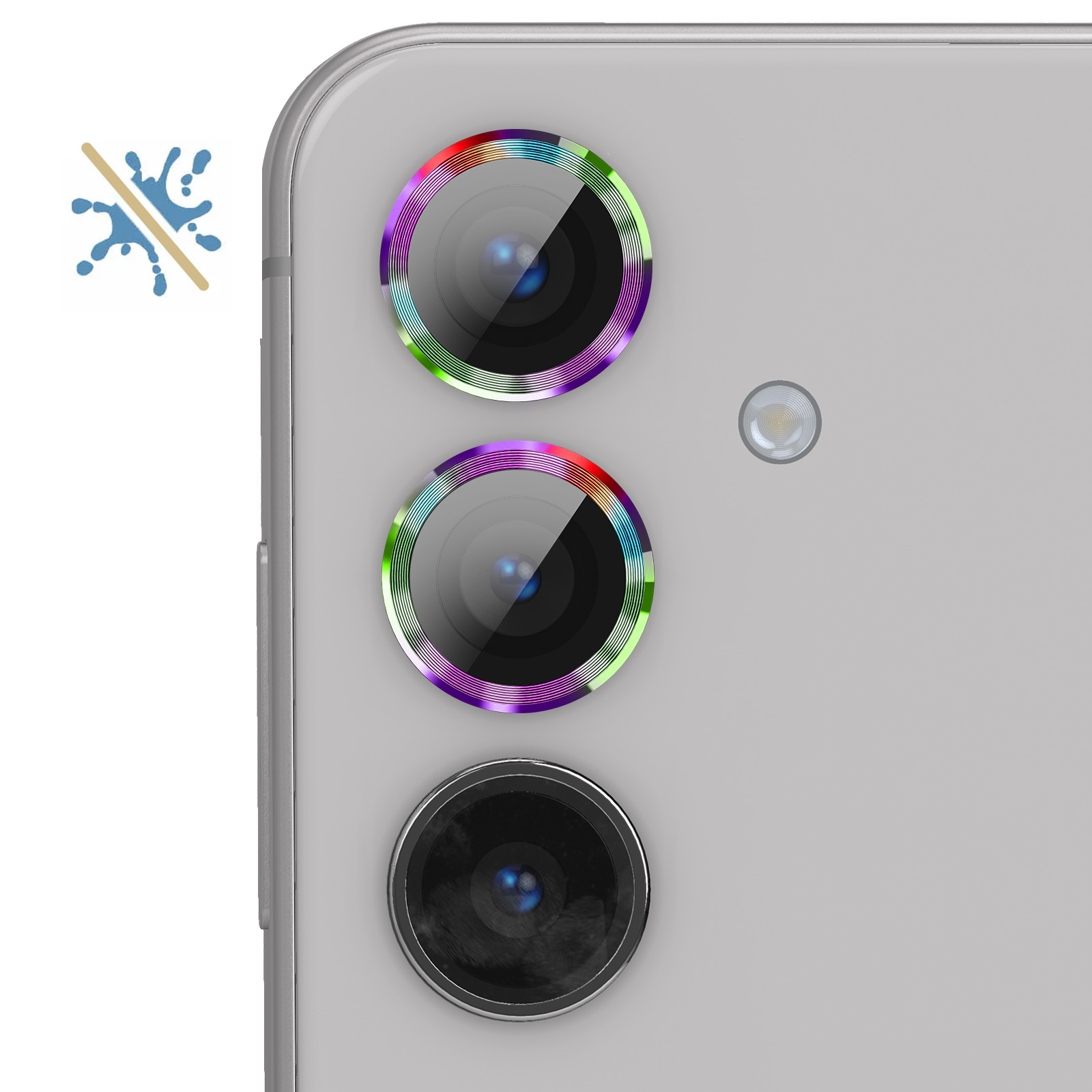 Primo piano degli obiettivi della fotocamera di un telefono. Sono visibili tre obiettivi con anelli colorati, un flash e un'icona resistente all'acqua.