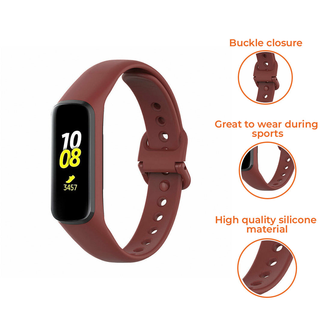 Ein weinroter Fitnesstracker mit schwarzem Bildschirm, der Zeit und Schritte anzeigt. Verfügt über eine Schnalle und besteht aus Silikon.