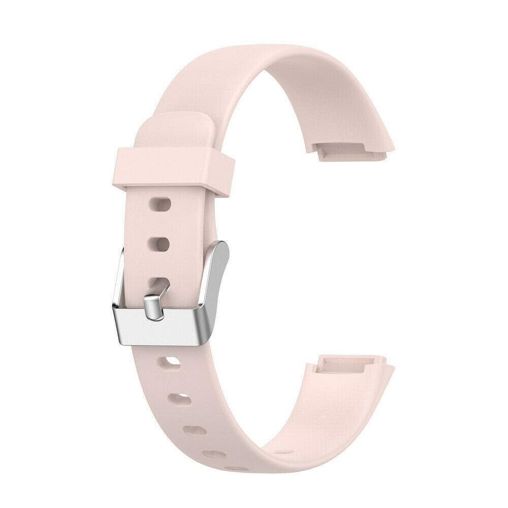 Hellrosa Armband. Eine silberne Schnalle sichert das Armband. Das Design ist eine leichte, gebogene 'C'-Form.