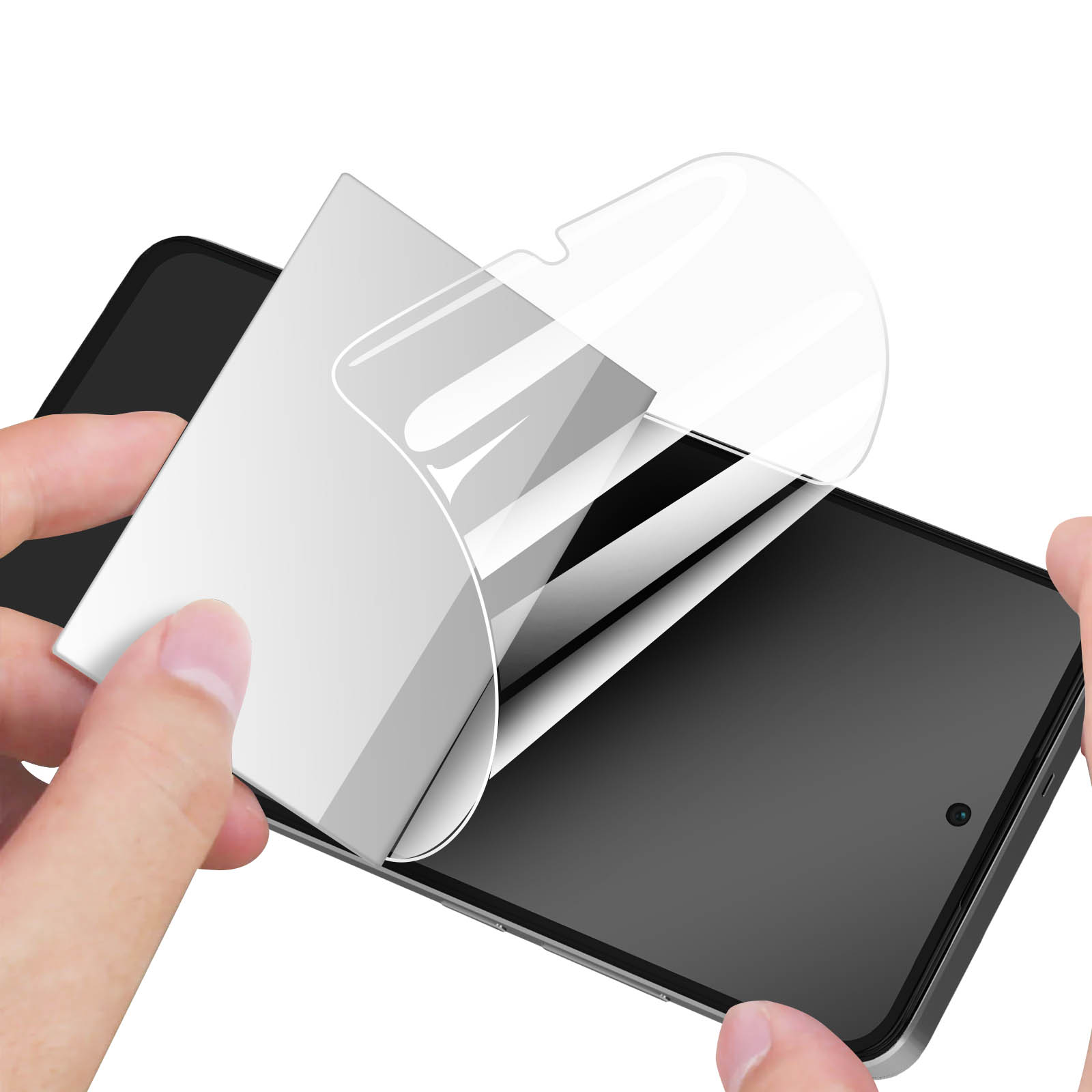 Una persona sta applicando una protezione schermo a uno smartphone. La protezione viene staccata, rivelando lo schermo.