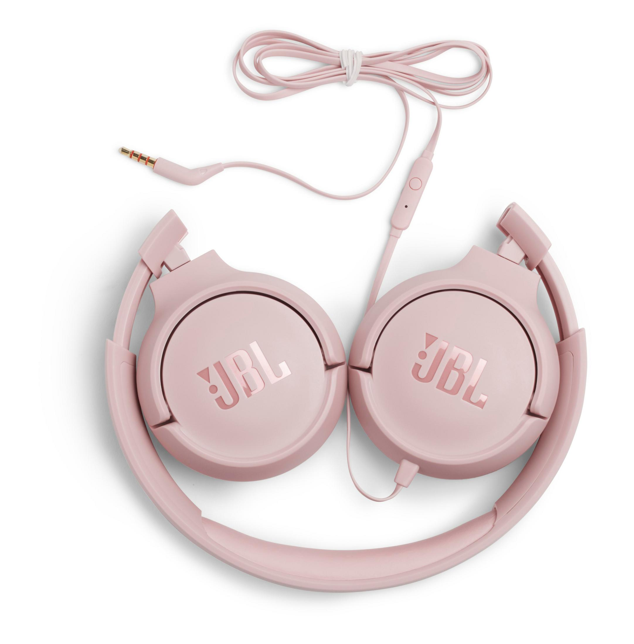 Cuffie JBL rosa su sfondo bianco. Le cuffie sono piegate, con cavo collegato e jack da 3,5 mm.