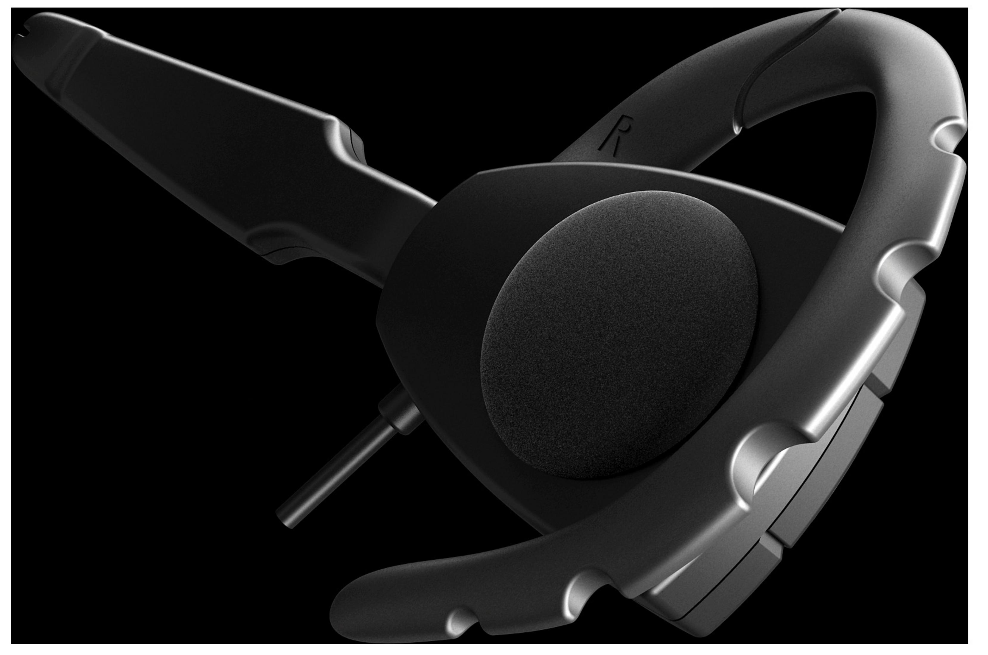 Cuffie nere con design curvo, microfono e auricolare su sfondo nero. La lettera 'R' è visibile.
