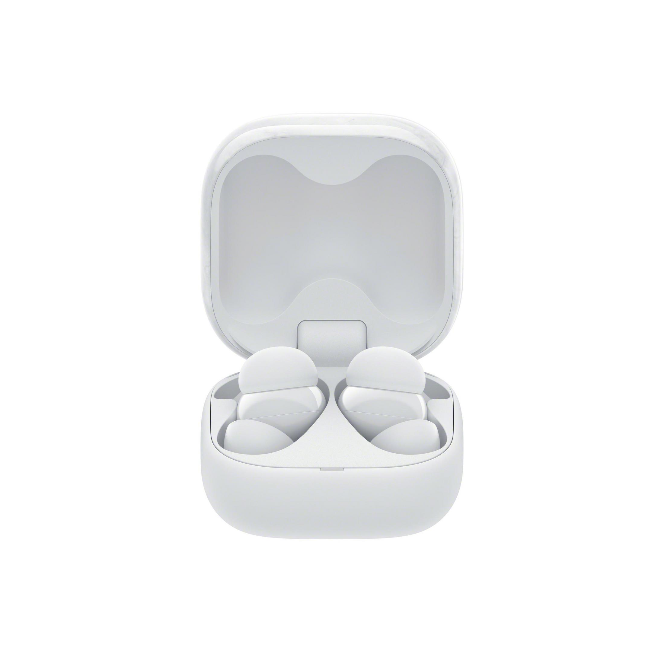 Auriculares blancos en un estuche de carga abierto. El estuche y los auriculares son blancos sobre fondo blanco.