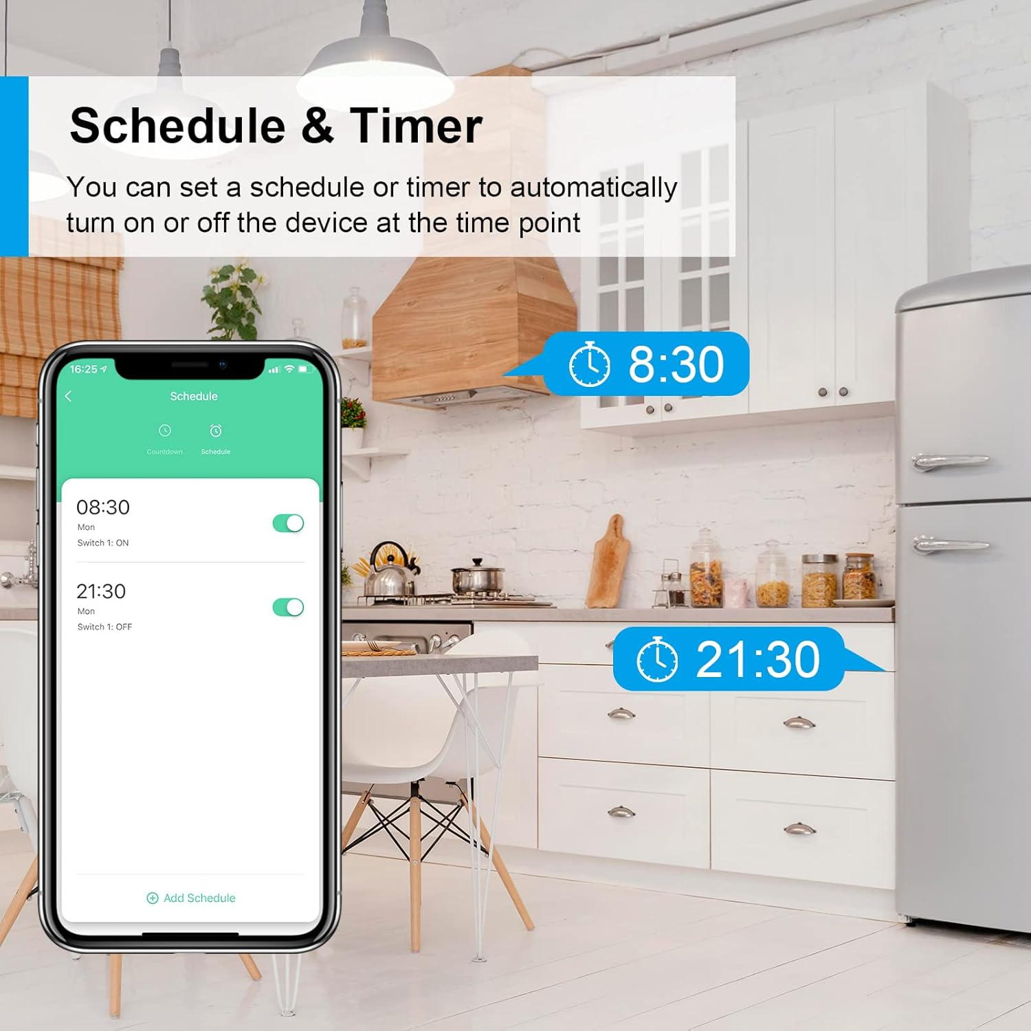 Ein Telefon zeigt einen Zeitplan zum Ein-/Ausschalten eines Geräts in der Küche. Weiße Schränke, ein Kühlschrank und Timer-Symbole sind sichtbar.