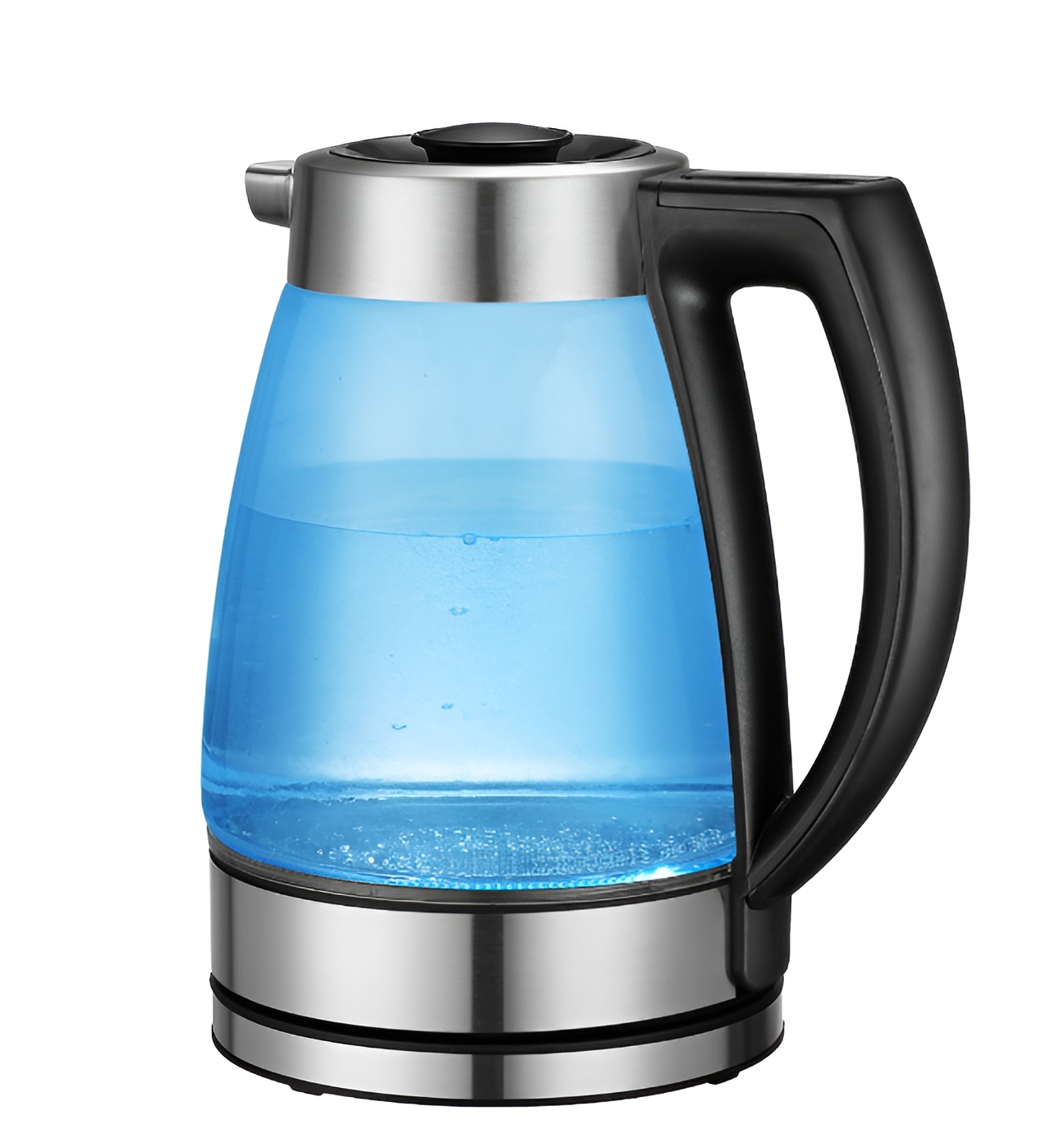 Ein elektrischer Glaswasserkocher mit blauem Wasser gefüllt. Er hat einen schwarzen Griff und einen silbernen Boden und Deckel. Das Wasser blubbert.
