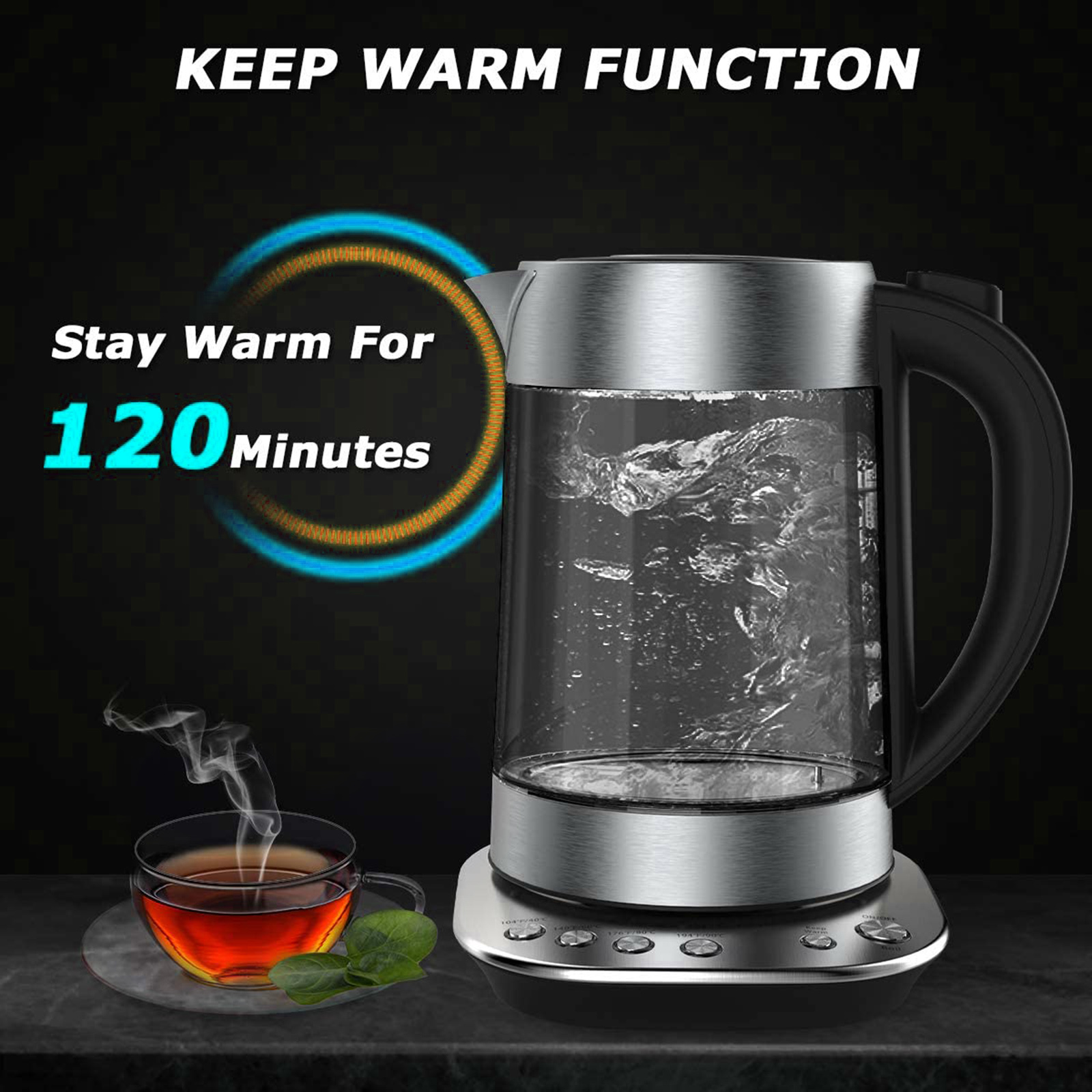 Elektrischer Wasserkocher mit kochendem Wasser. Eine Tasse Tee im Vordergrund. Text: Warmhaltefunktion, 120 Minuten warmhalten.