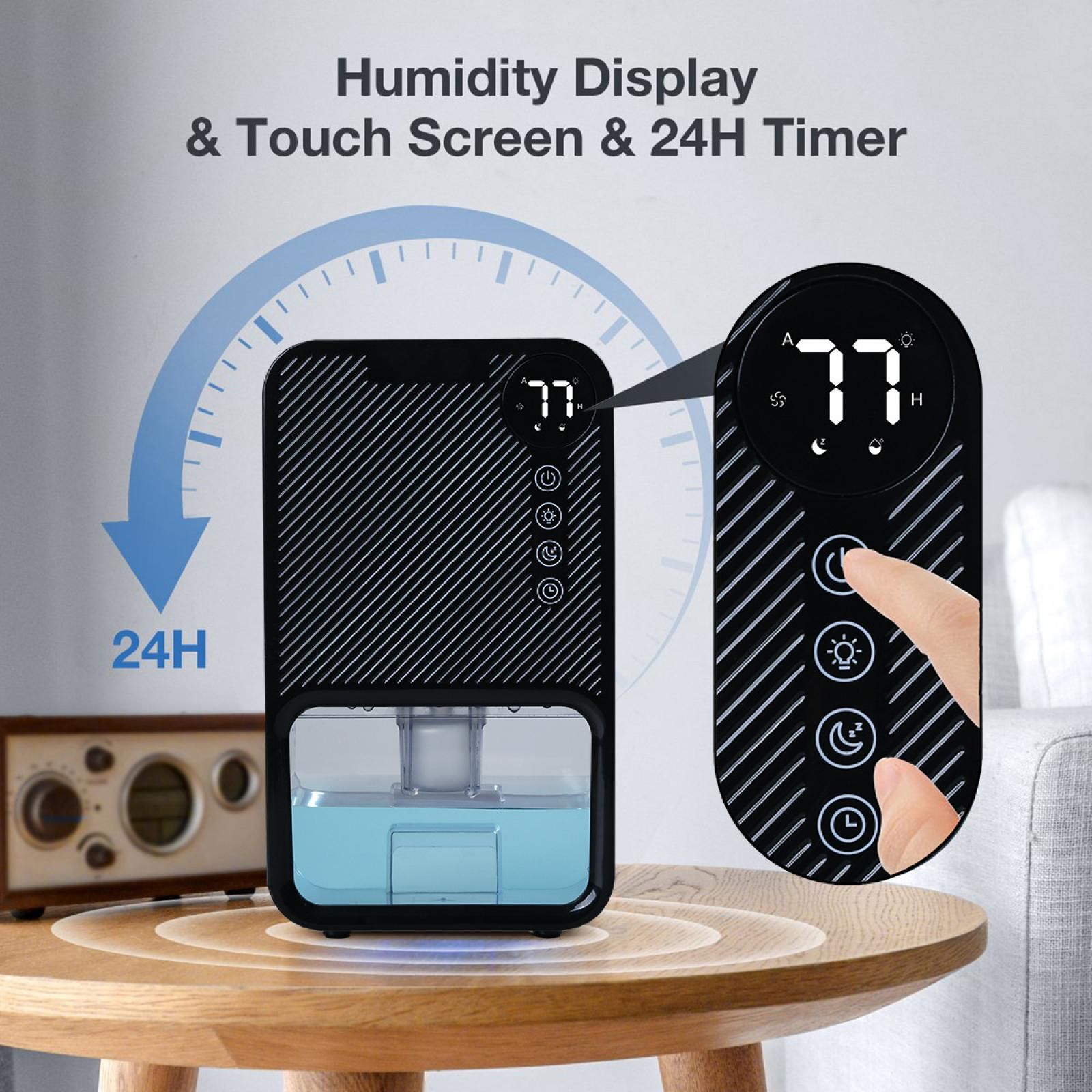 Schwarzer Luftentfeuchter mit Touchscreen-Display. Eine Hand drückt eine Taste auf dem Bedienfeld.