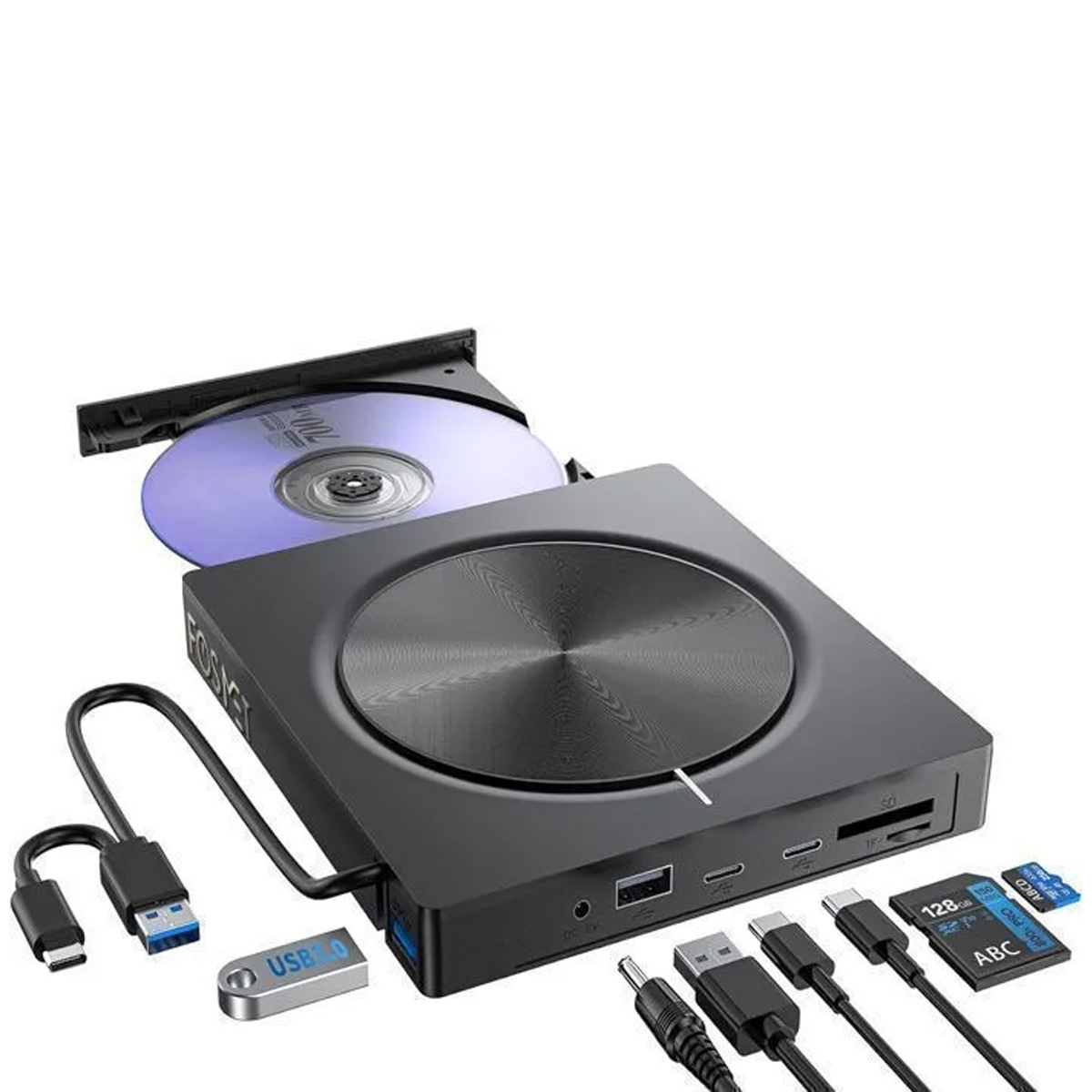 Schwarzes externes CD/DVD-Laufwerk mit eingelegter Disc. Kabel, USB-Laufwerk und SD-Karten sind darum platziert.