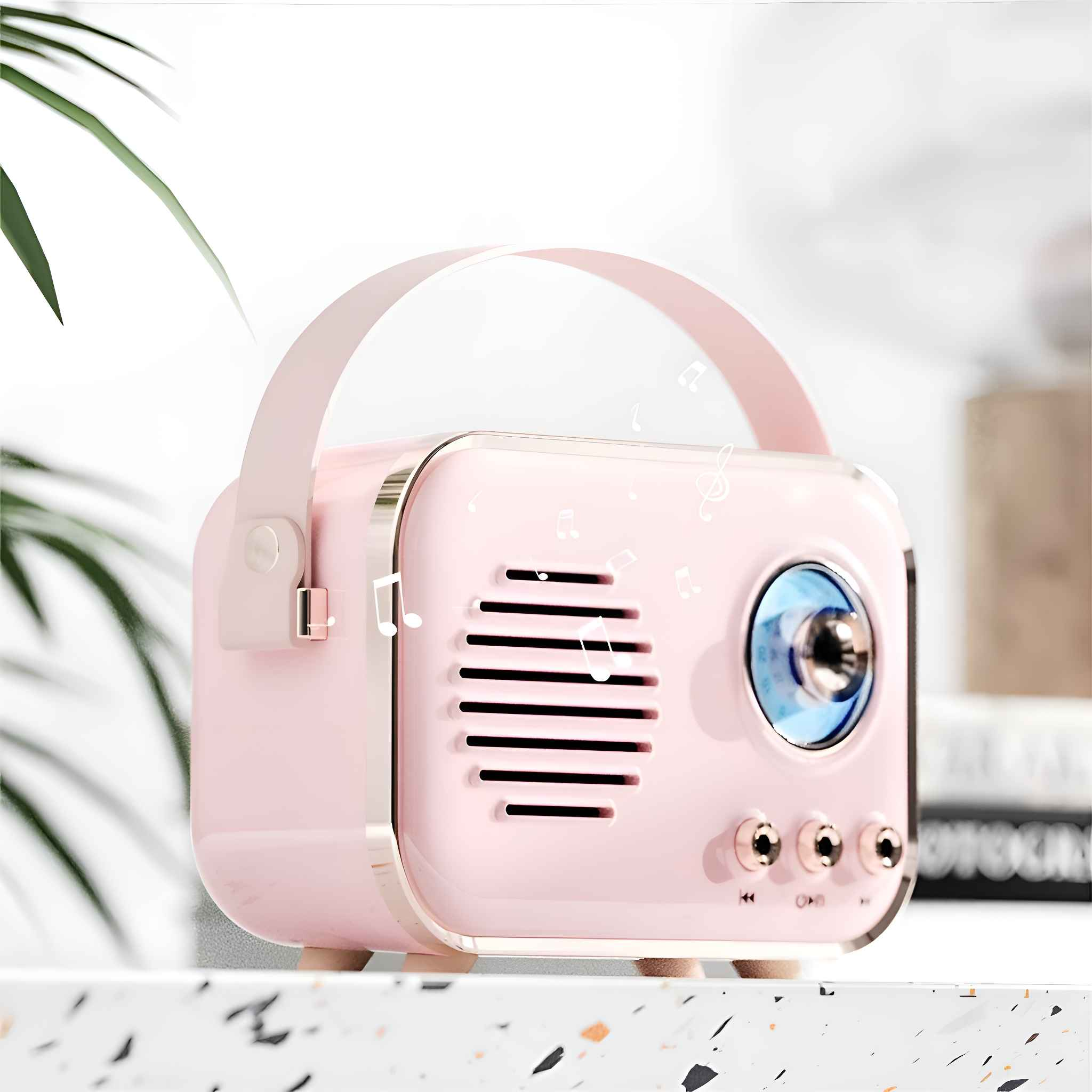 Ein rosa Retro-Radio mit Griff, Lautsprecher und Knöpfen. Musiknoten schweben darum. Es steht auf einer weißen Oberfläche.