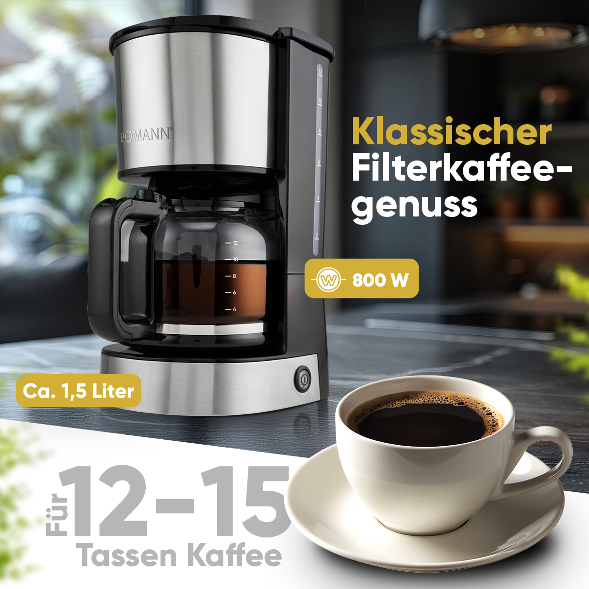 Eine Kaffeemaschine mit Glaskaraffe, eine Tasse Kaffee auf einer Untertasse und Text mit '12-15 Tassen Kaffee'.