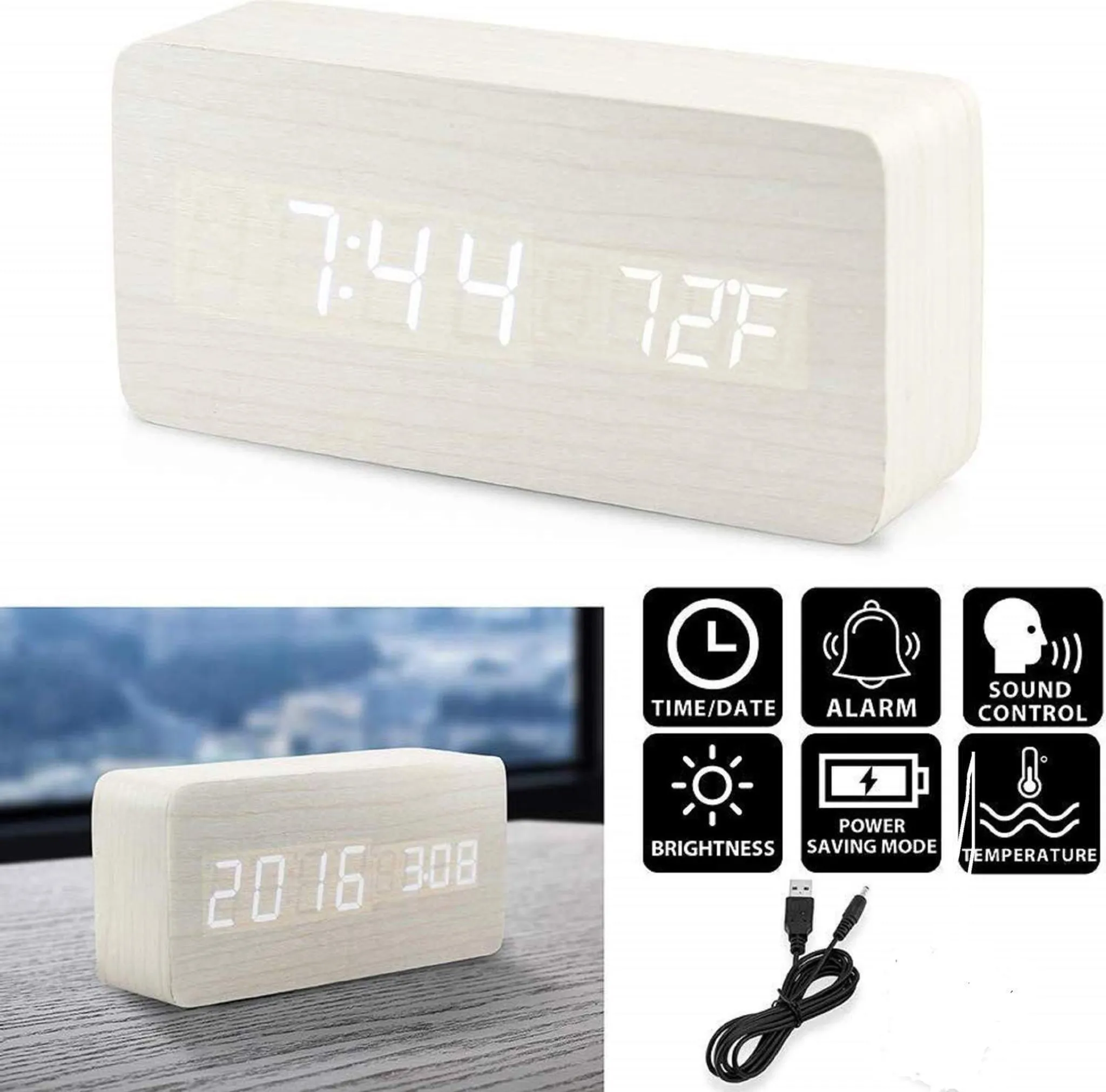 Ein digitaler Wecker aus Holz zeigt 7:44 und 72°F an. Darunter zeigt eine andere Uhr das Datum. Symbole für Einstellungen sind vorhanden.