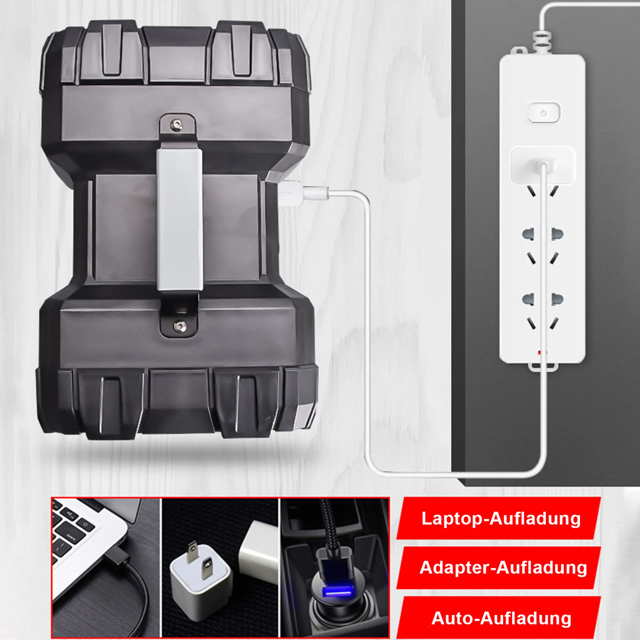 Schwarzes tragbares Ladegerät, angeschlossen an eine Steckdosenleiste, Laptop, Adapter und Autoladegerät. Aufschriften: Laptop-Aufladung, Adapter-Aufladung, Auto-Aufladung.