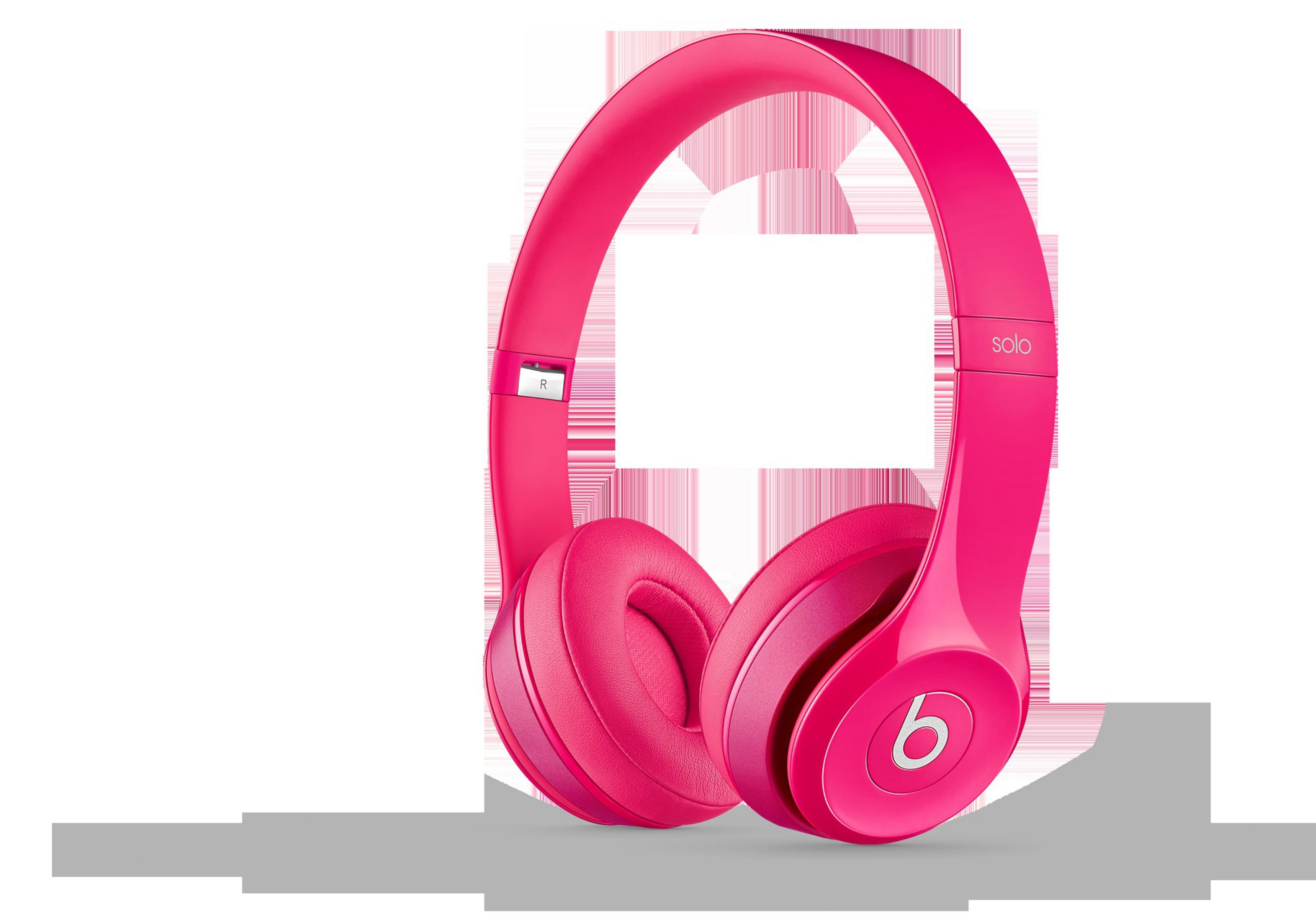 Hellrosa Beats Solo Kopfhörer auf weißem Hintergrund. Das Beats-Logo ist sichtbar. Die Kopfhörer sind leicht angewinkelt.