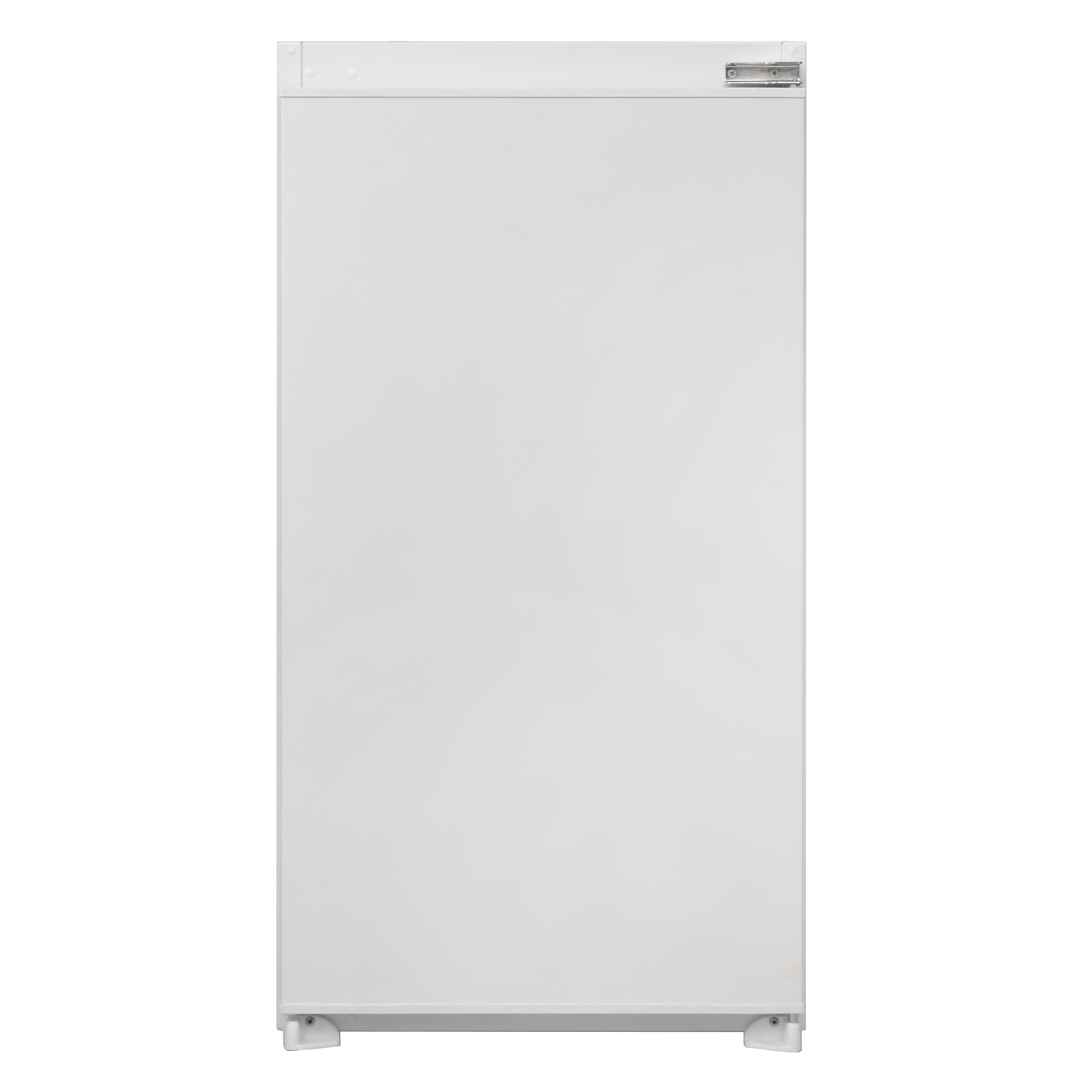 Een hoge witte koelkast staat rechtop op een witte achtergrond. Het heeft een handvat en kleine voetjes.