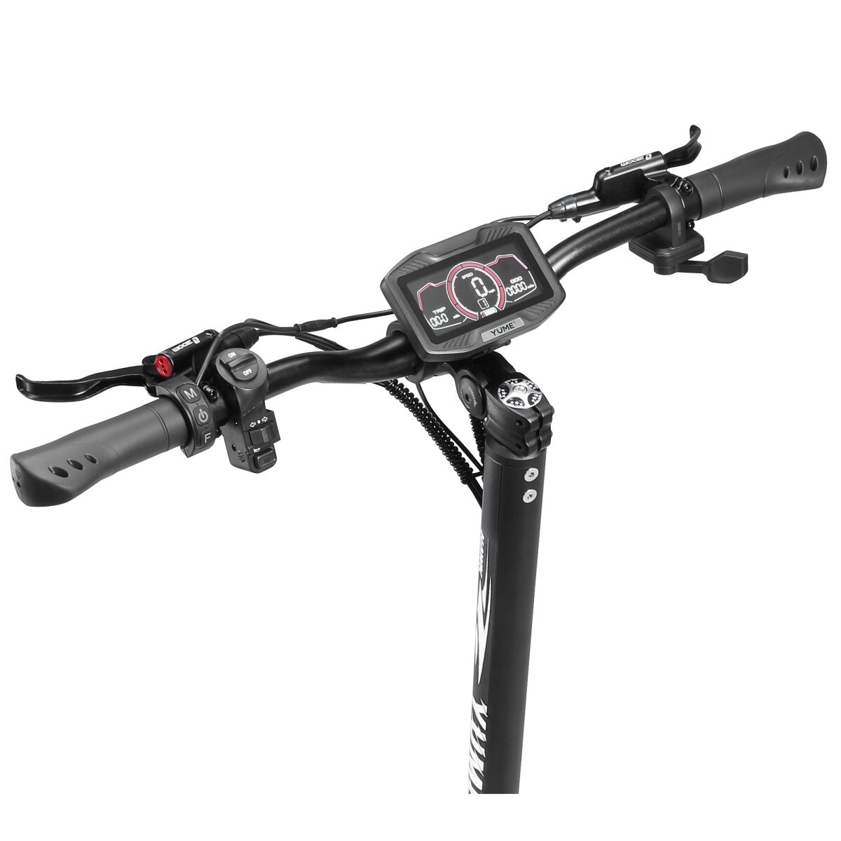 Zbliżenie kierownicy skutera elektrycznego. Wyświetlacz pokazuje prędkość. Czarna kierownica z kontrolkami, dźwigniami hamulca i ekranem.