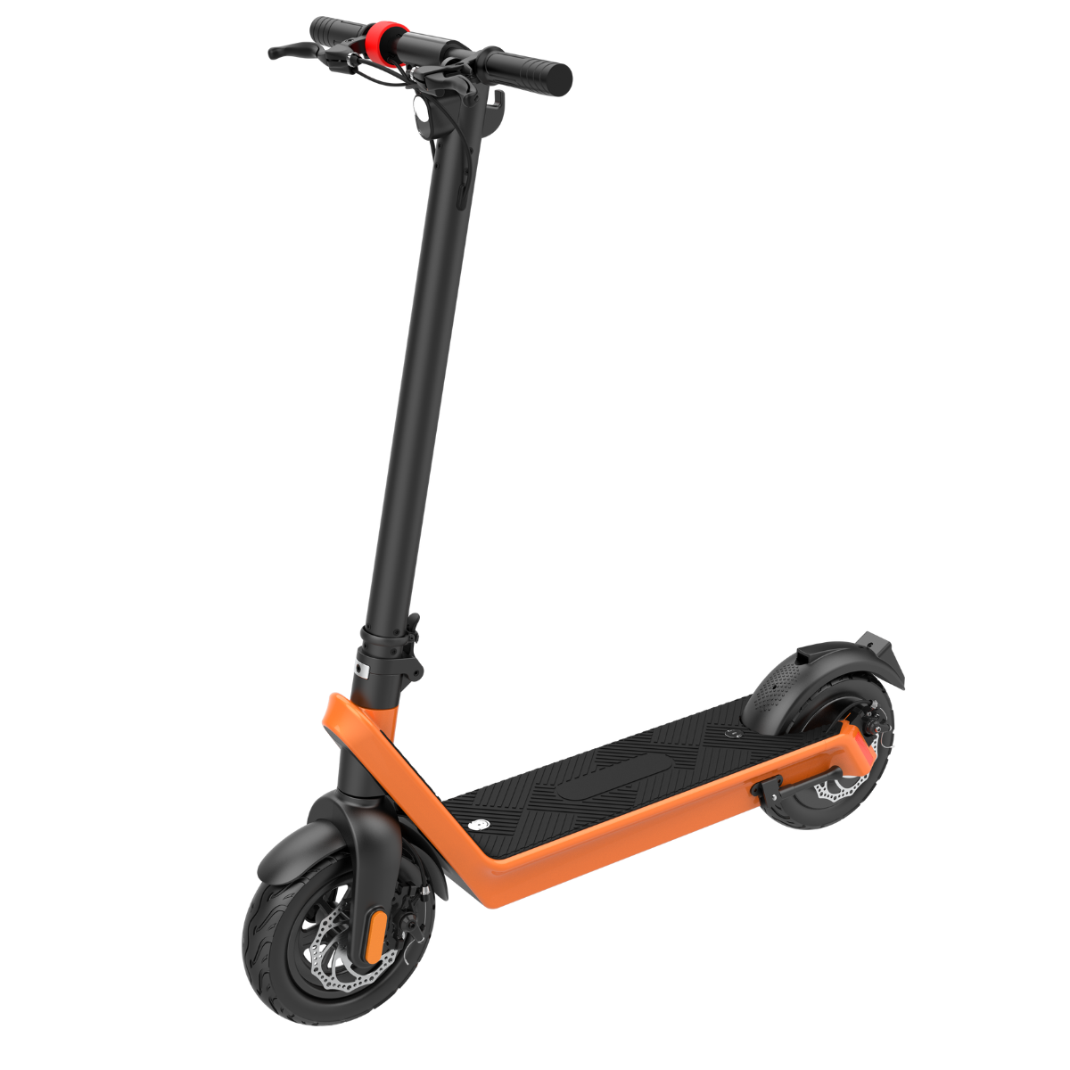Pomarańczowo-czarna hulajnoga elektryczna. Ma czarną kierownicę z czerwonymi akcentami i czarną platformę. Tło jest białe.