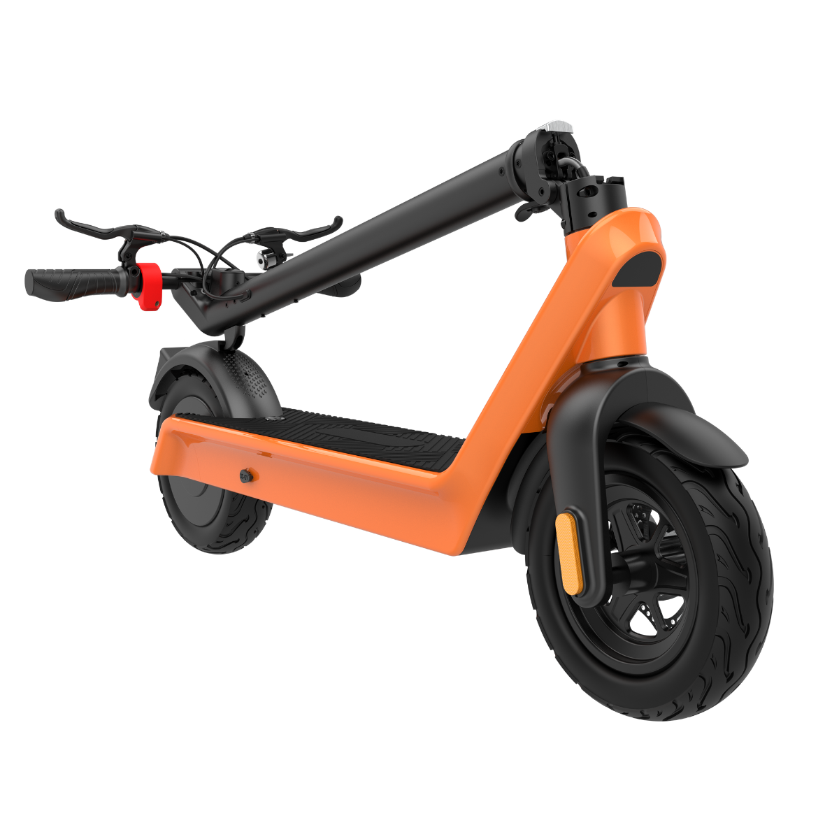 Pomarańczowo-czarna hulajnoga elektryczna na białym tle. Posiada kierownicę, podest, koła i podpórkę. Nowoczesny design.