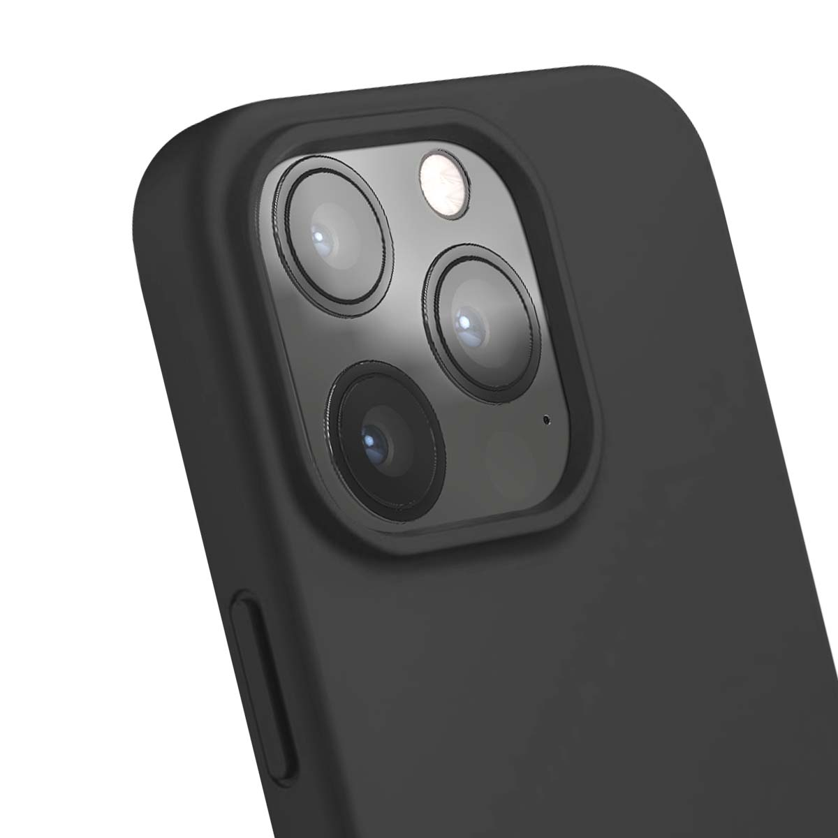 Primo piano di una custodia per telefono nera con più obiettivi della fotocamera. Lo sfondo è bianco.