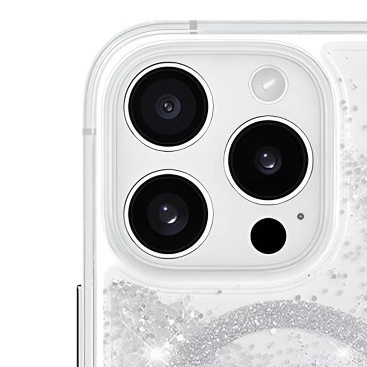 Primo piano del modulo fotocamera di un telefono. Presenta più lenti nere, un flash e una custodia trasparente con glitter.
