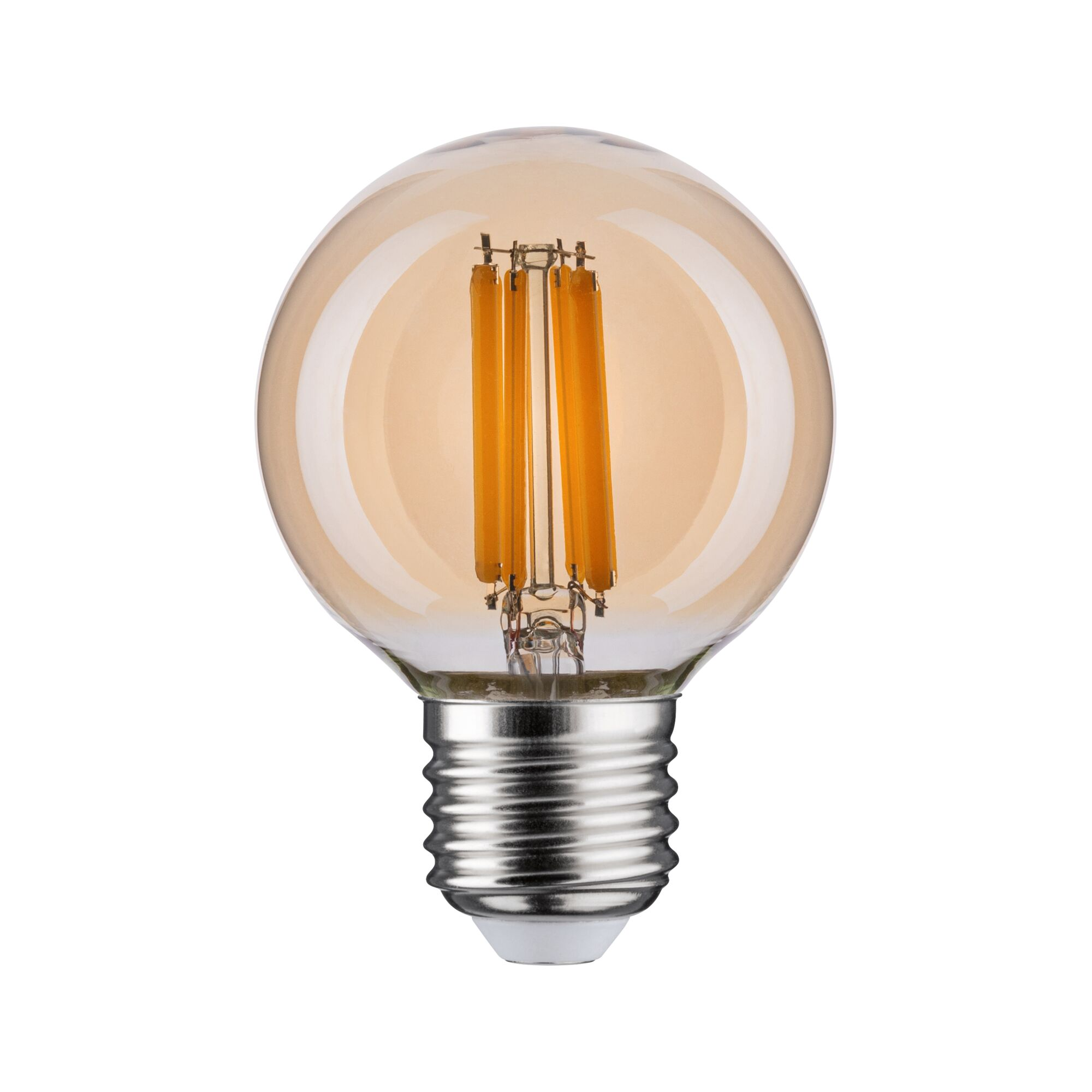 Eine kugelförmige Glühbirne mit Metallsockel. Die Birne ist transparent mit orangefarbenen Innenfäden, vor weißem Hintergrund.