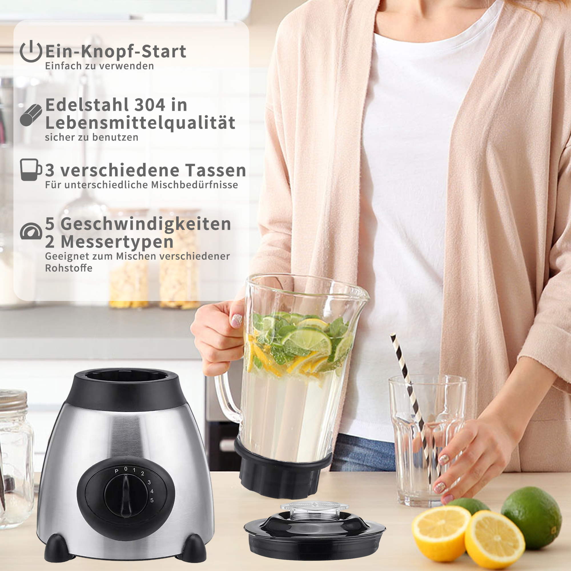 Eine Frau hält einen Mixerbehälter mit Zitronenscheiben und Minze. Ein Glas und Obst stehen daneben. Mixerbasis und Deckel sind im Fokus.