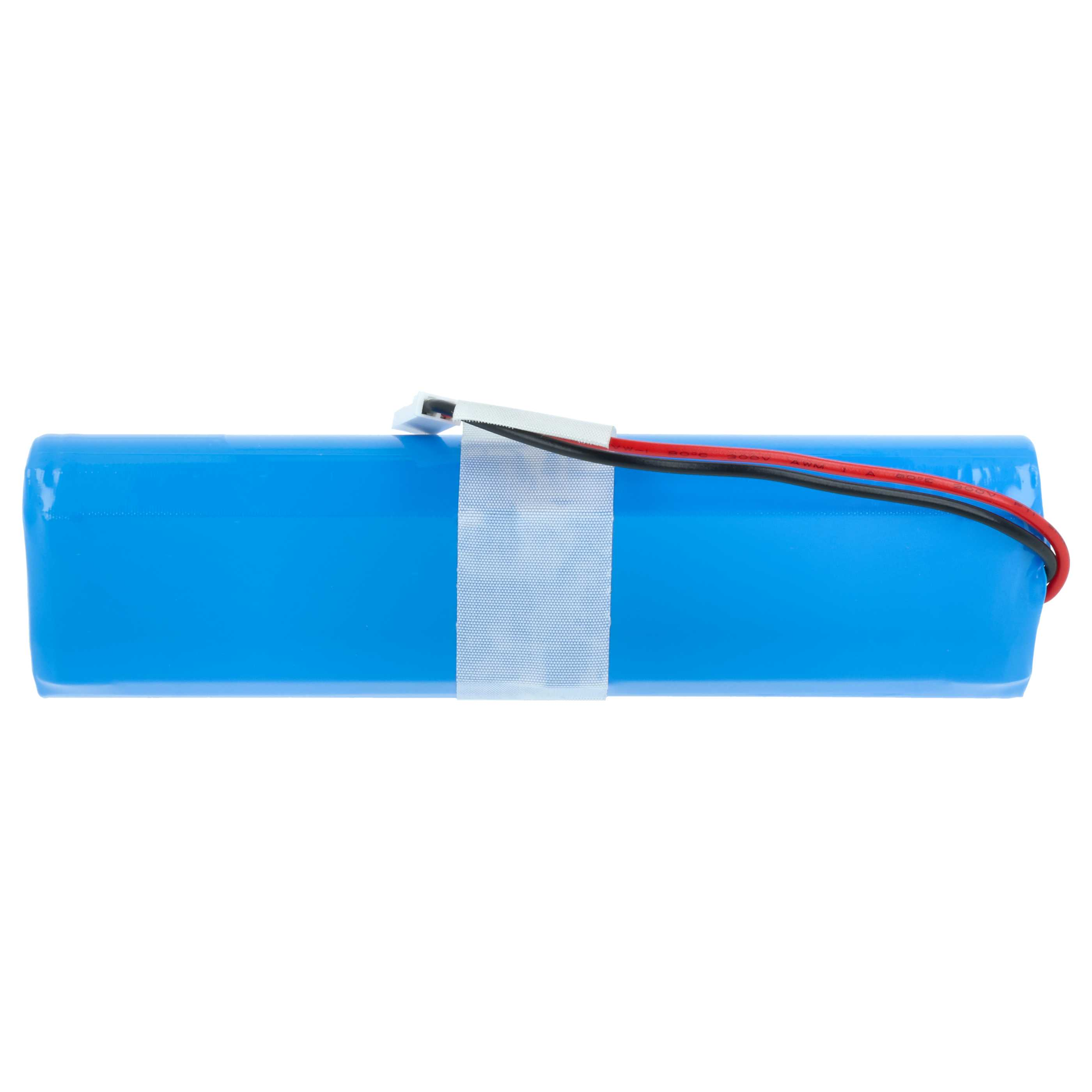 Eine blaue Batteriezelle mit Anschlussdrähten. Ein weißer Aufkleber ist um die Mitte gewickelt. Der Hintergrund ist weiß.