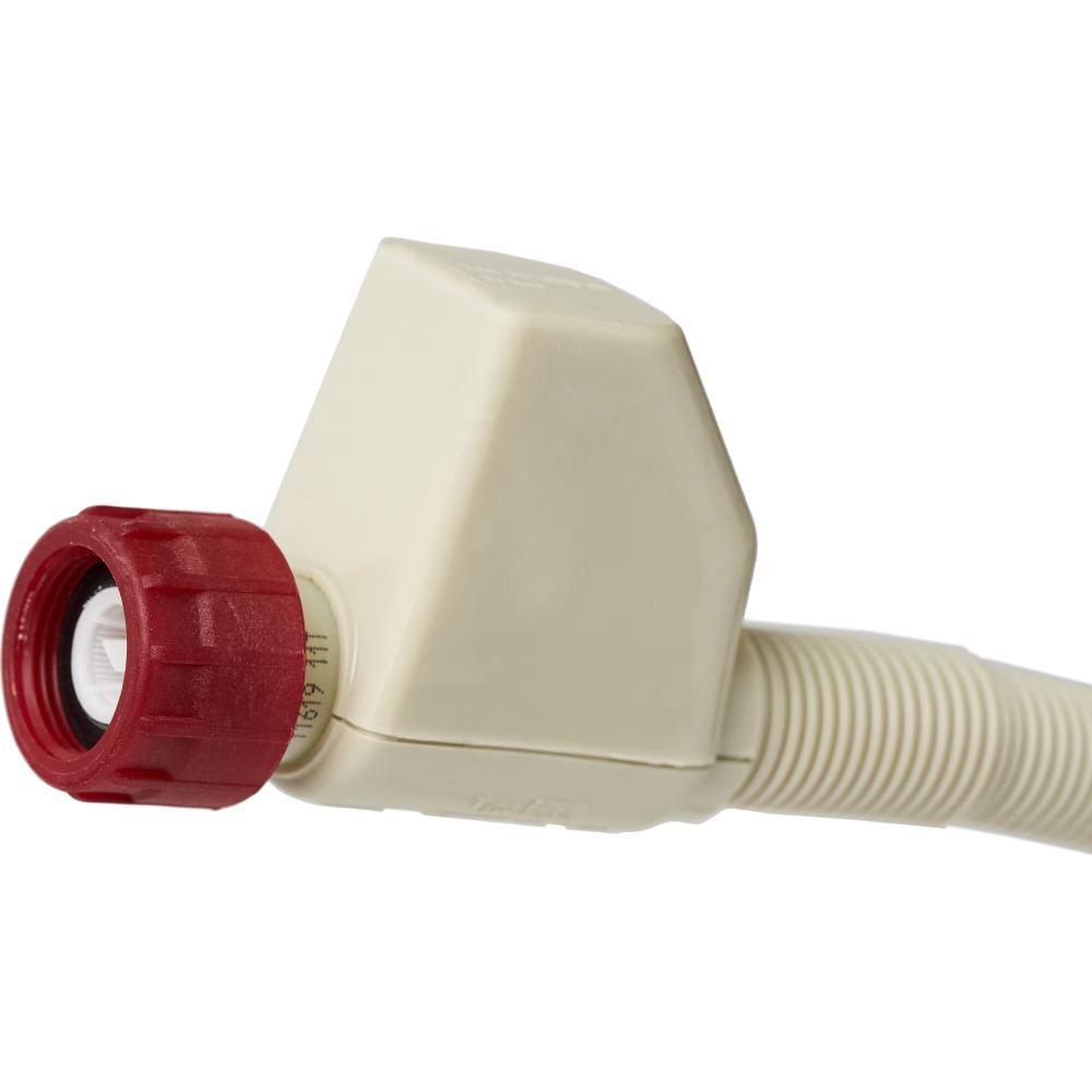 Een witte kunststof connector met een rode dop en een geribbelde slang. De connector is schuin en de dop zit links. Witte achtergrond.
