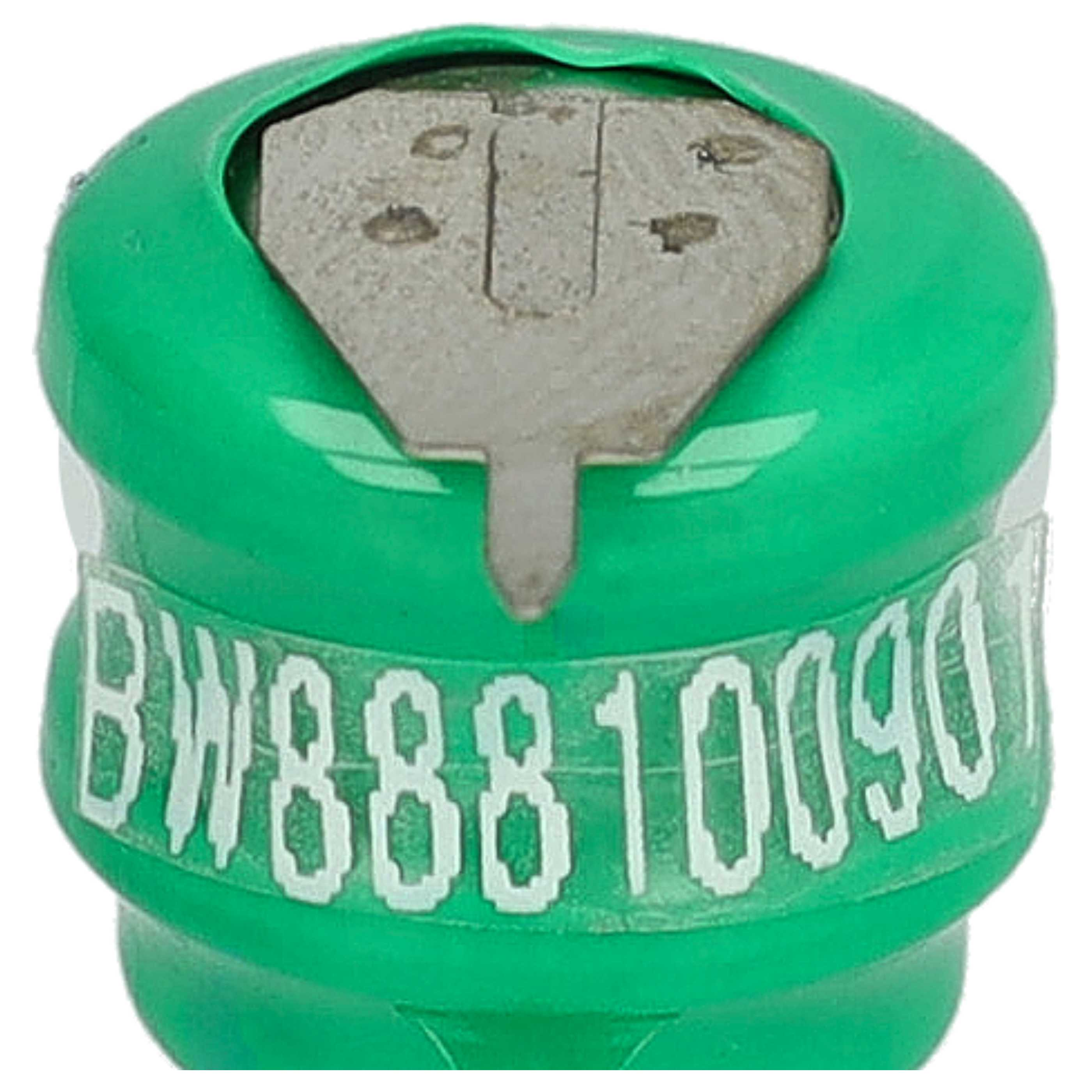 Eine grüne Batteriezelle mit einem Metalloberteil. Der Text "BW88810090" steht seitlich.