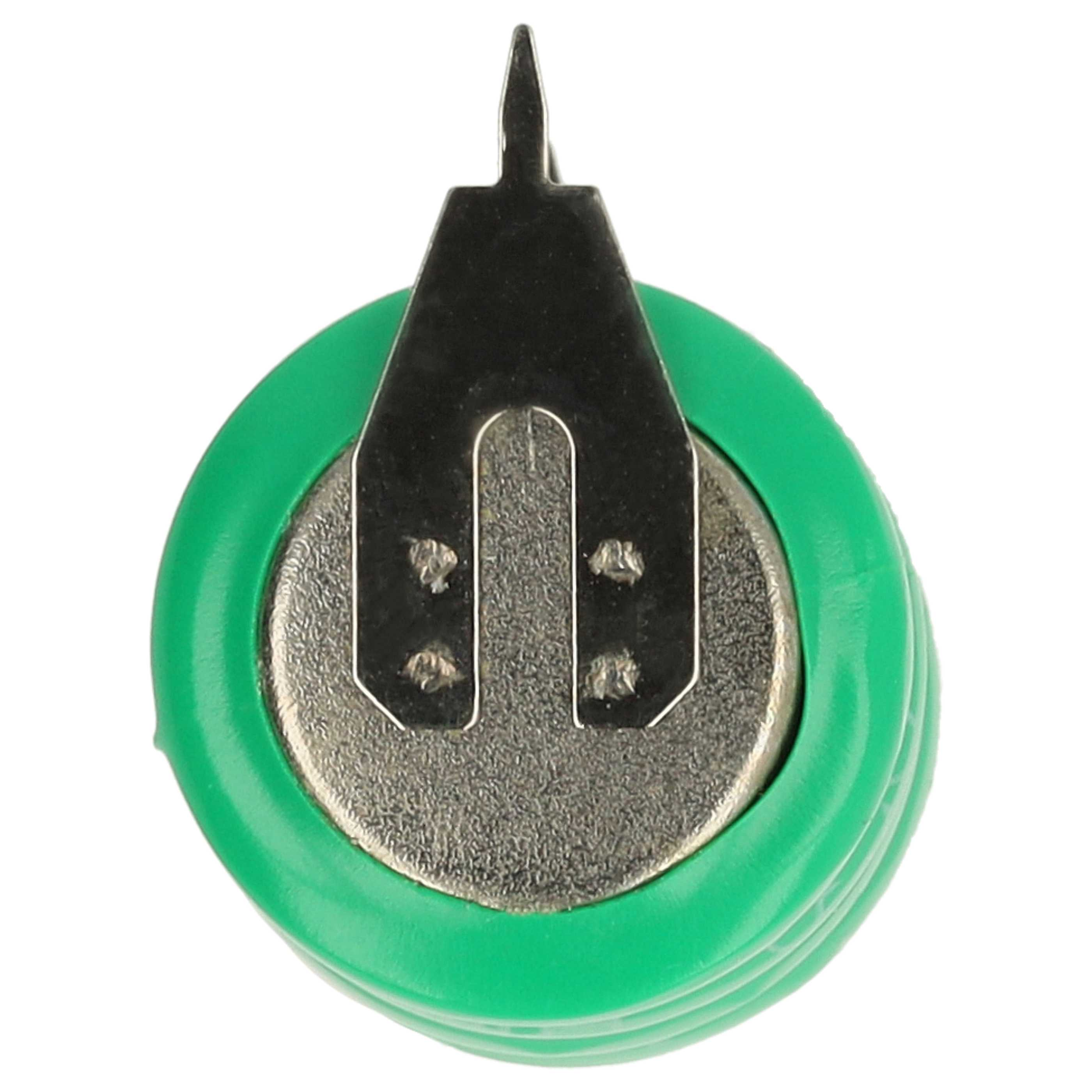 Eine grüne Batteriezelle mit silberner Oberseite und Metallclip.
