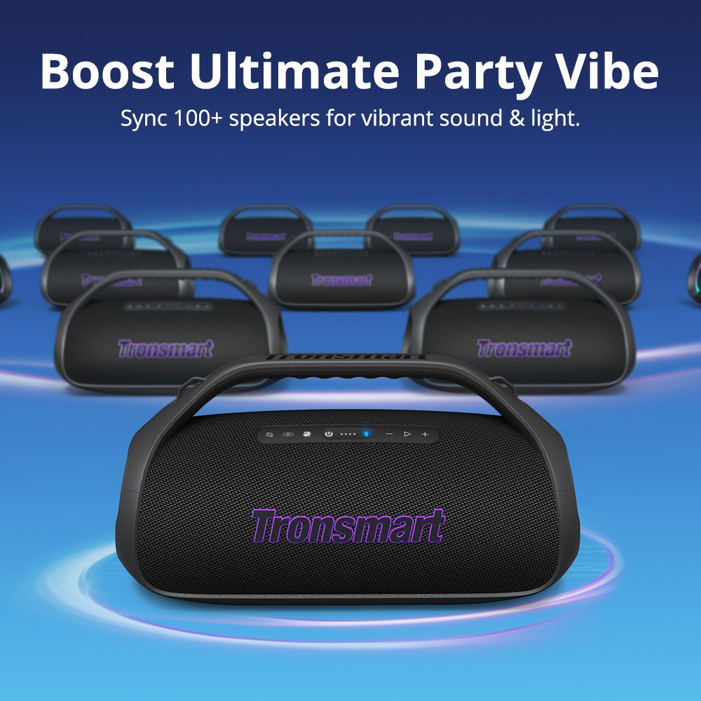 Schwarzer Tronsmart-Lautsprecher mit Griff im Vordergrund. Mehrere Lautsprecher im Hintergrund. Text sagt 'Boost Party Vibe'.