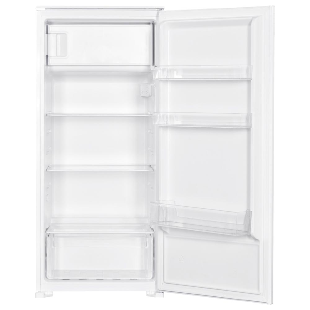 Biała lodówka z otwartymi drzwiami. W środku znajdują się półki i szuflada na warzywa. Drzwi również mają półki.