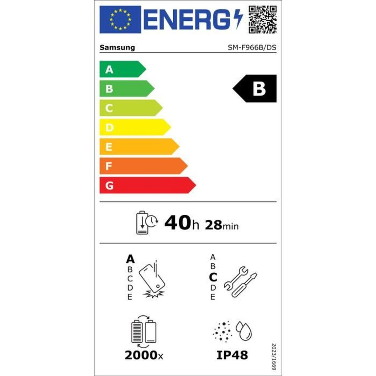 Etykieta energetyczna produktu Samsung. Zawiera klasy efektywności energetycznej od A do G, symbol baterii i inne szczegóły techniczne.