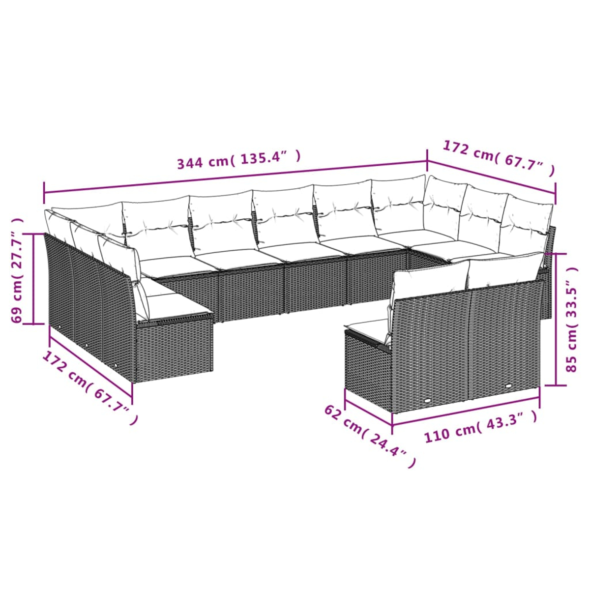 Ein großes, modulares Outdoor-Sofa. Es ist dunkelbraun, aus gewebtem Material und hat weiße Kissen. Die Abmessungen sind beschriftet.