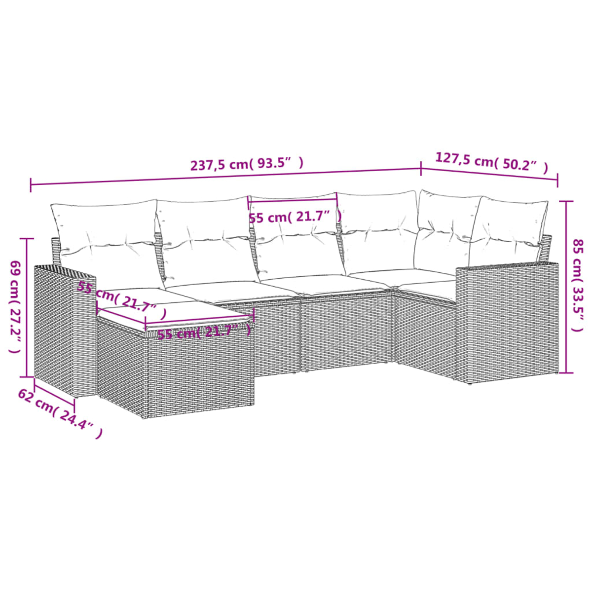 Ein Outdoor-Ecksofa aus Korbgeflecht mit in Zentimetern und Zoll angegebenen Abmessungen, weiße Kissen, auf weißem Hintergrund.