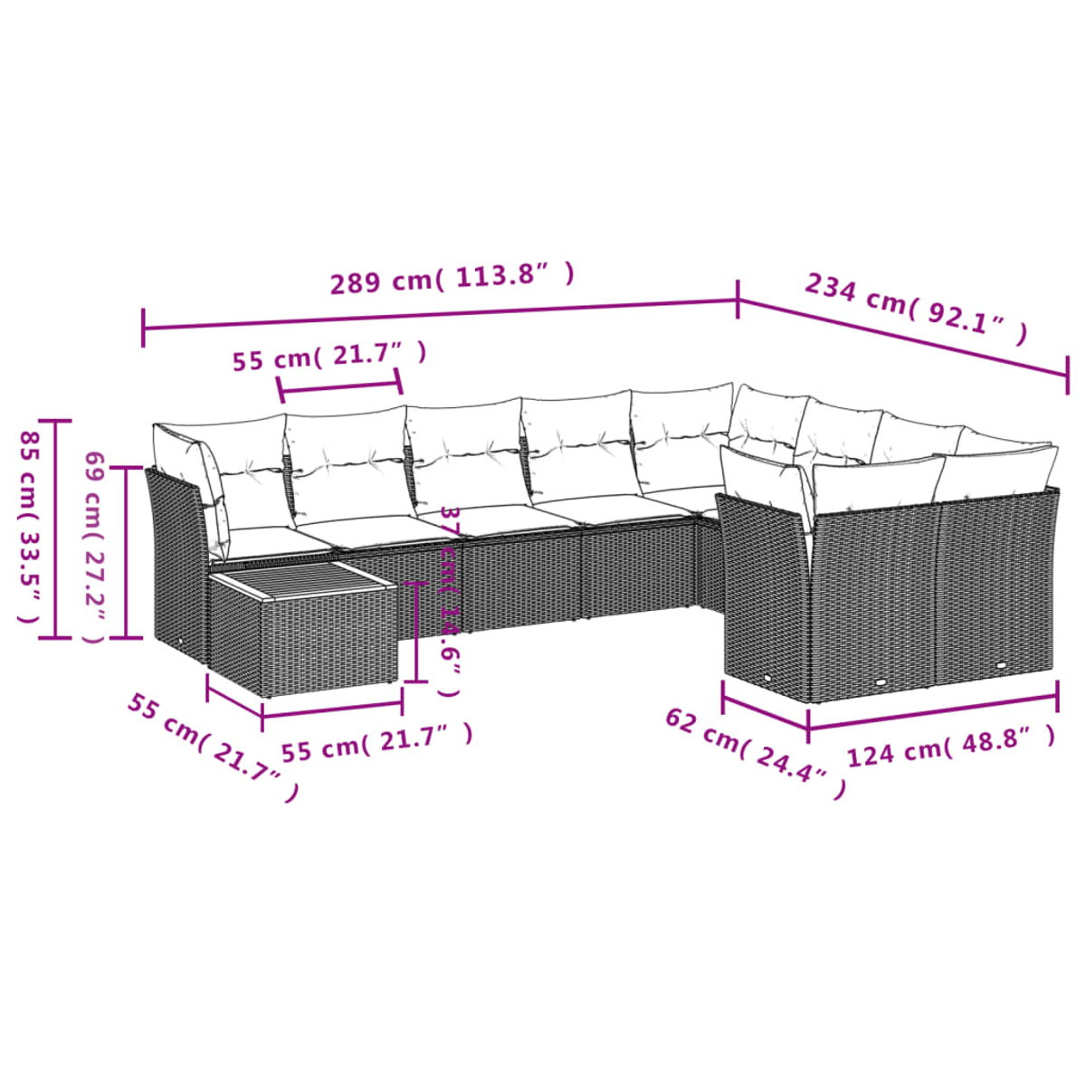 Ein großes Ecksofa für den Außenbereich mit Maßangaben. Es hat Kissen, einen Beistelltisch und besteht aus gewebtem Material.