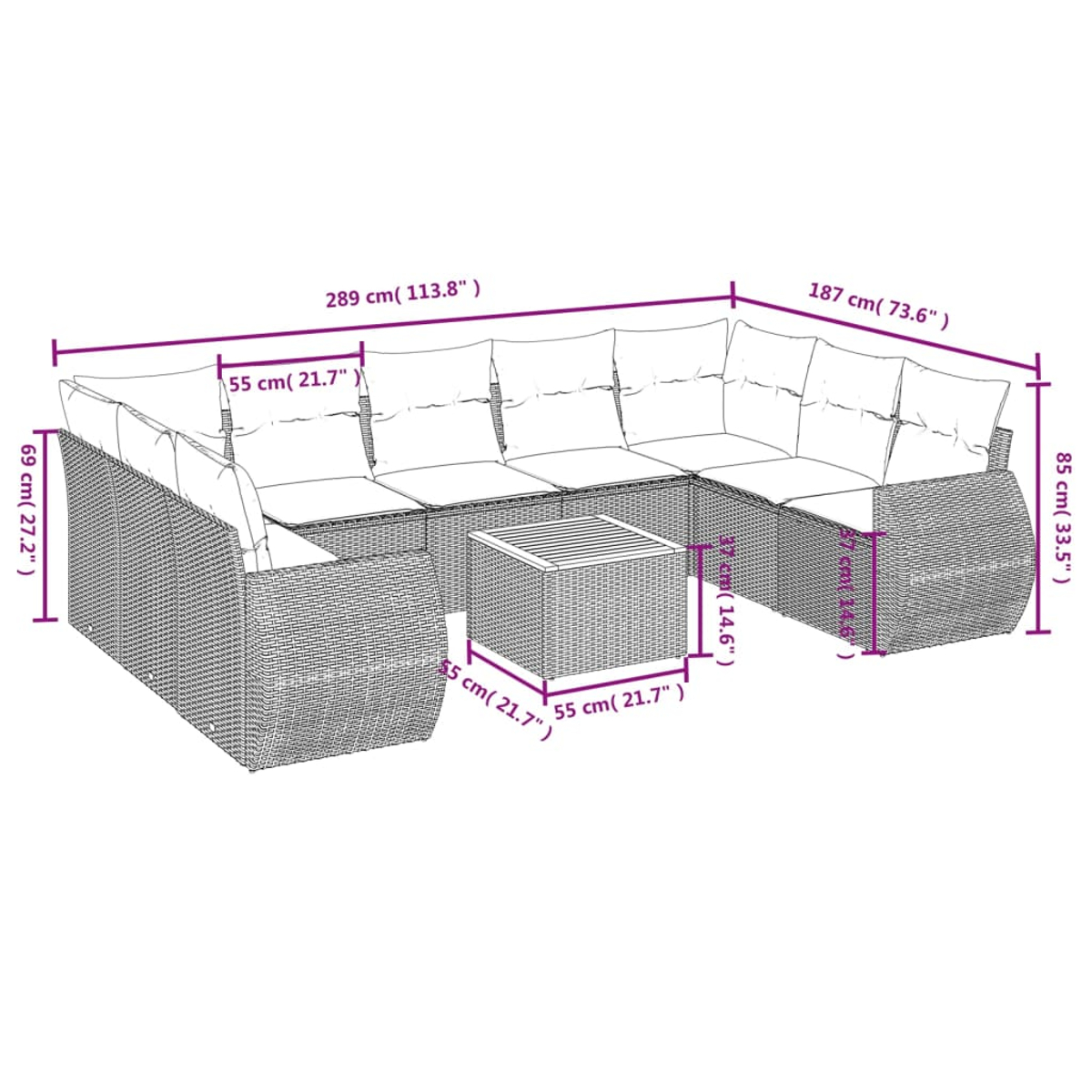 Ein Outdoor-Sofa aus Korbgeflecht mit Kissen und einem kleinen Tisch, Abmessungen sind auf dem Bild markiert.