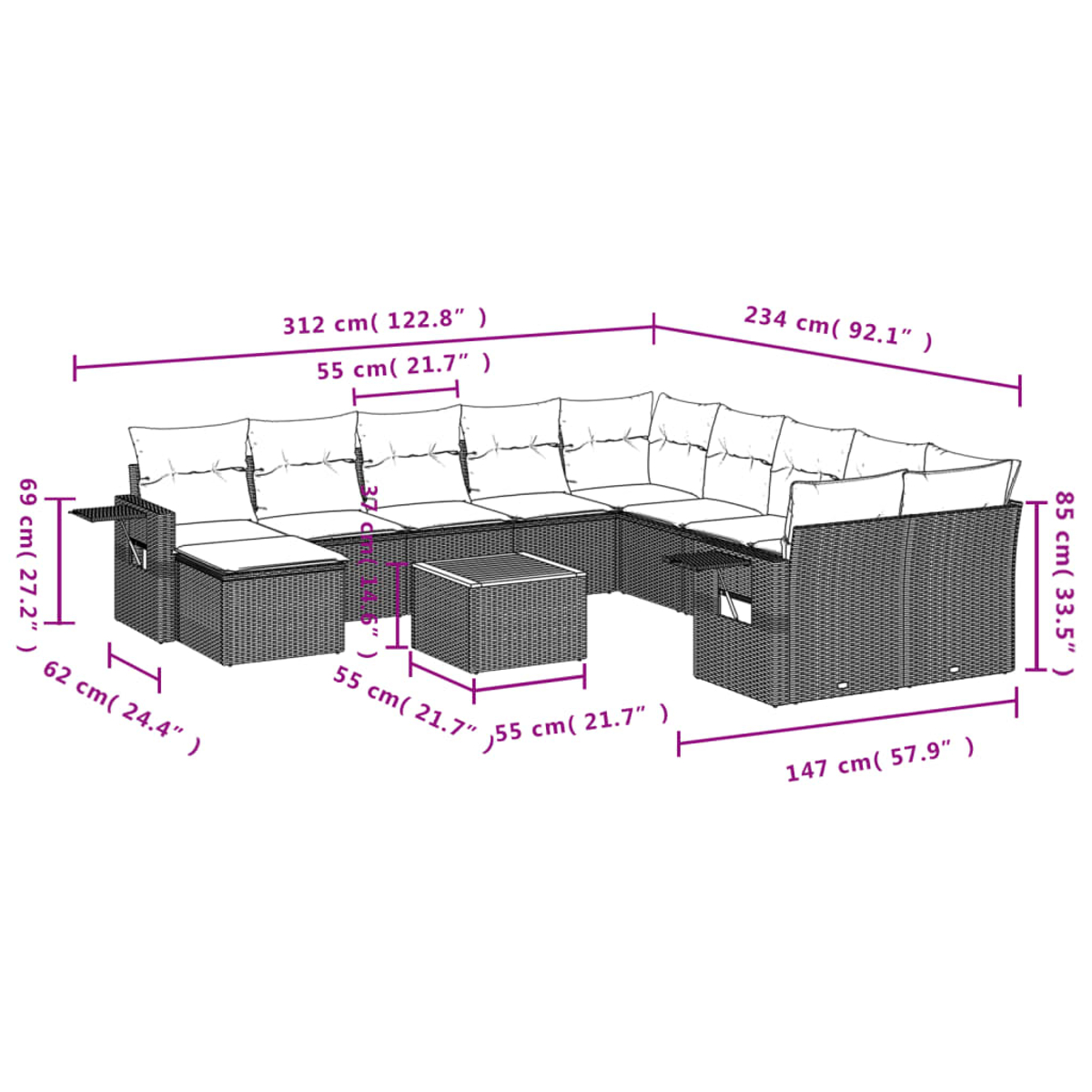 Outdoor-Ecksofa mit Maßangaben in Zentimetern und Zoll. Das Sofa hat Kissen, einen Couchtisch und Beistelltische.