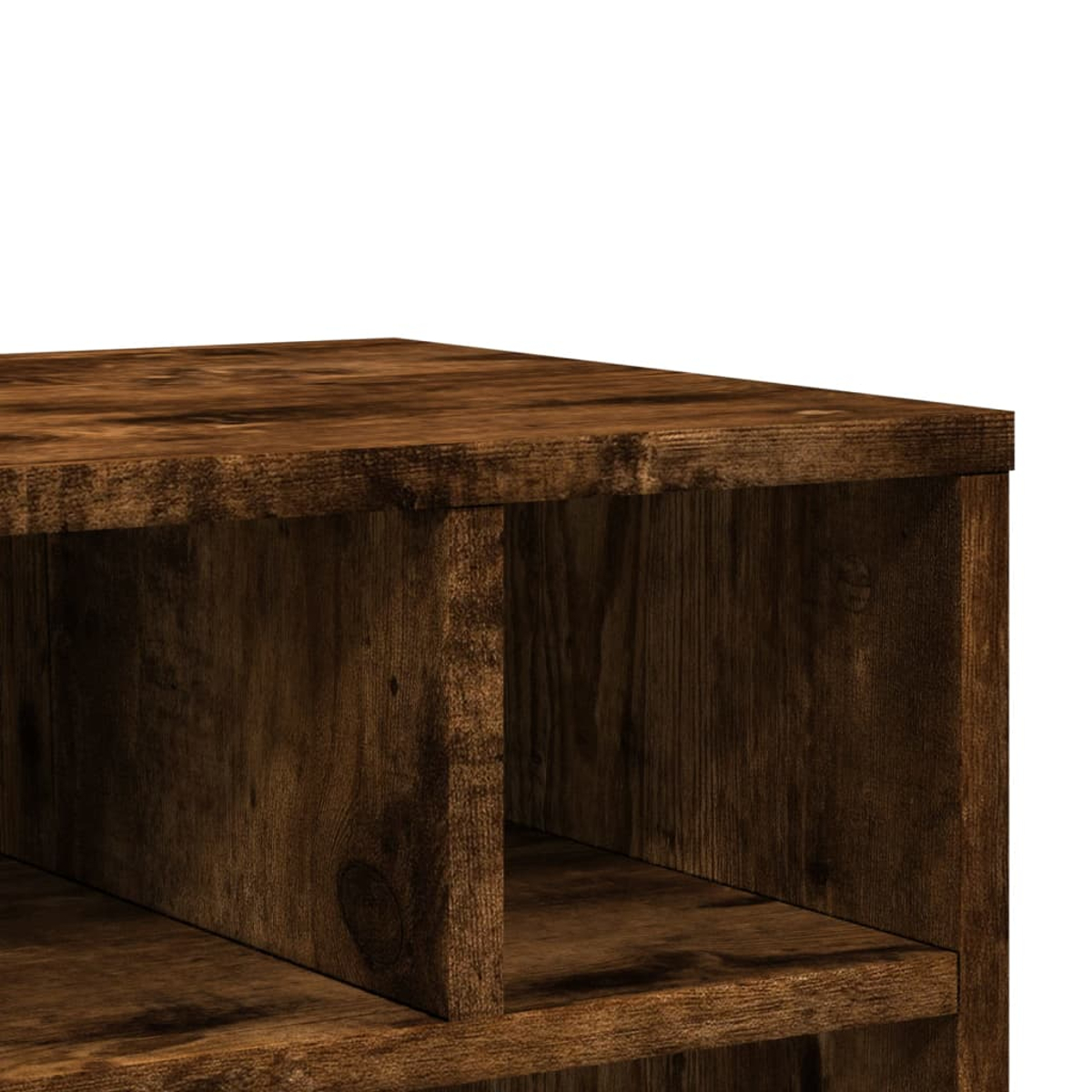 Nahaufnahme eines Holzregals. Das Regal hat eine rustikale, braune Oberfläche mit sichtbarer Holzmaserung. Die Oberseite und die Regale sind sichtbar.