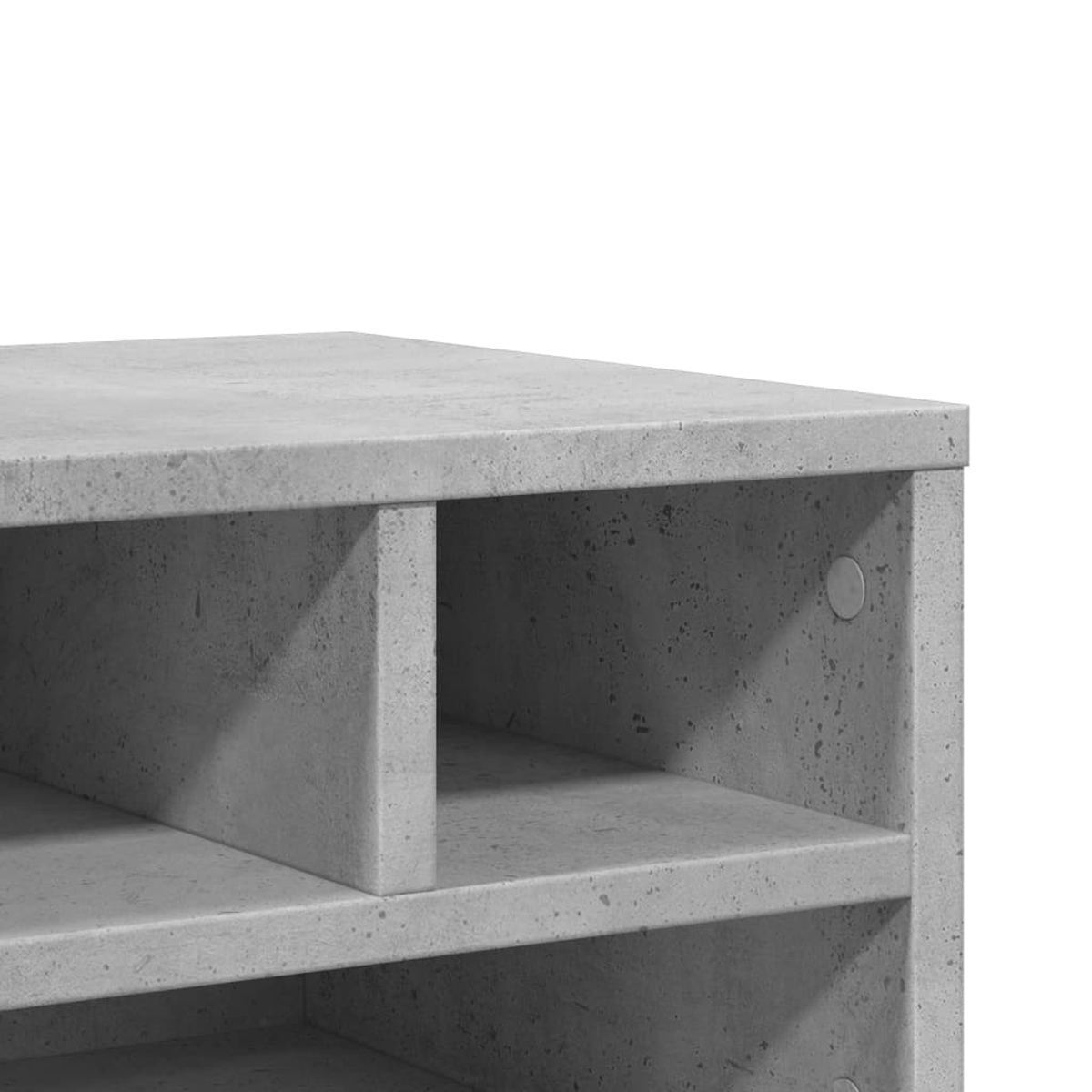 Nahaufnahme eines grauen Betonregals mit zwei offenen Fächern. Das Regal hat eine flache Oberseite, der Hintergrund ist weiß.