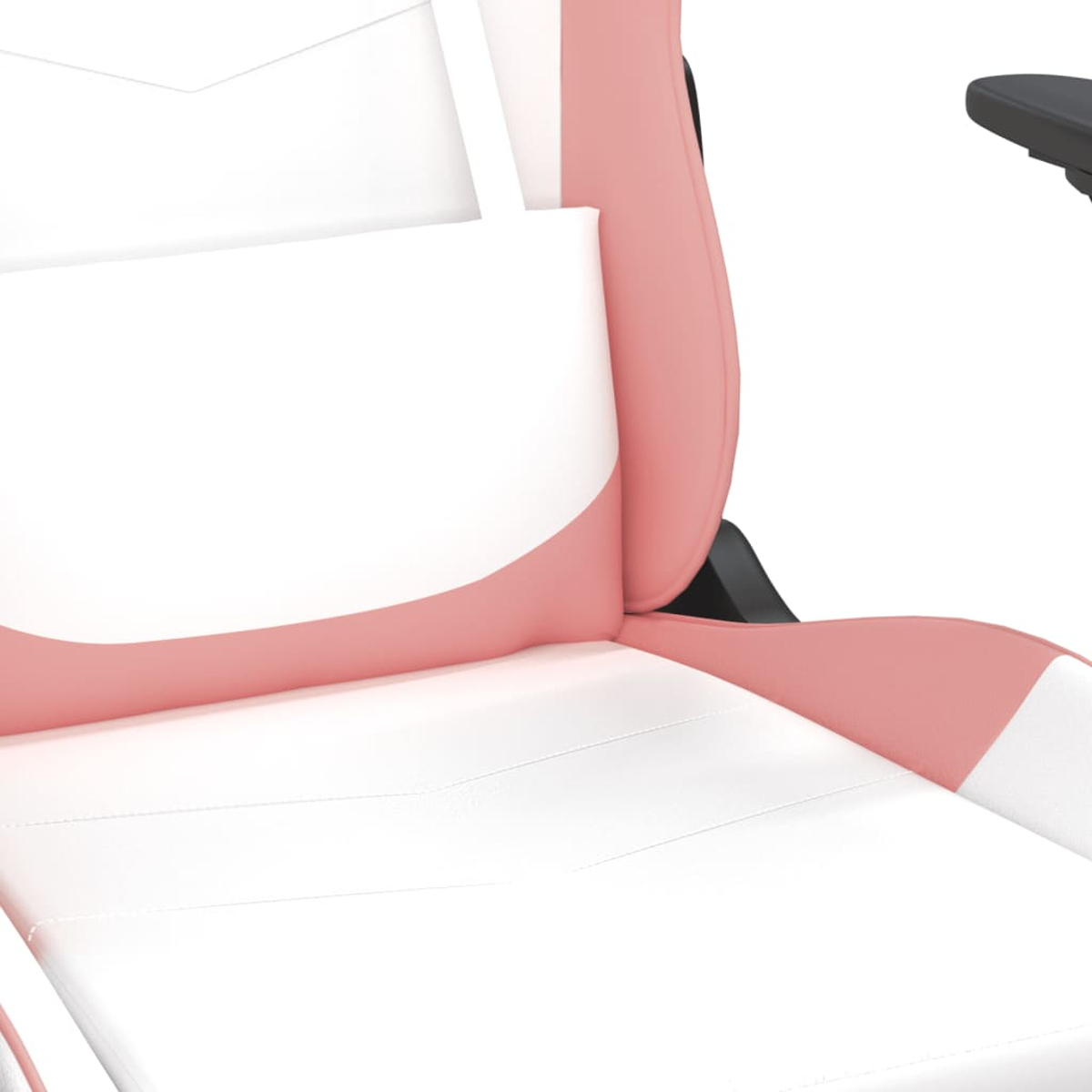 Nahaufnahme eines weißen und rosa Gaming-Stuhls. Der Stuhl hat eine weiße Sitzfläche und Rückenlehne mit rosa Akzenten. Schwarze Armlehne sichtbar.