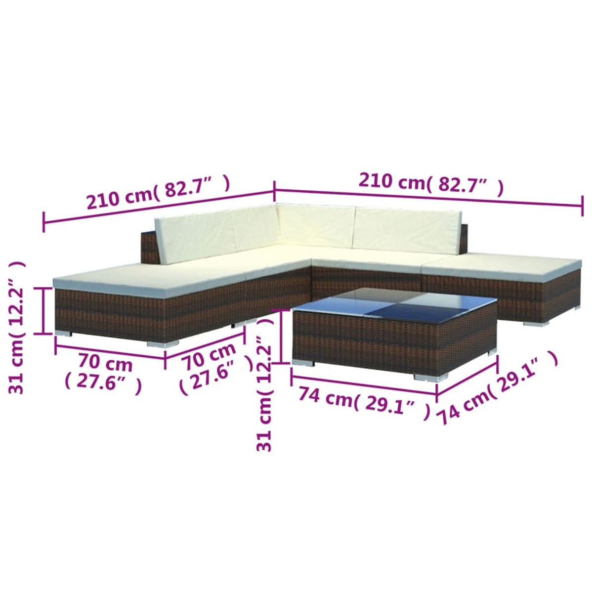 Ein Ecksofa mit beschrifteten Abmessungen. Es hat braune Korbflechtrahmen und cremefarbene Kissen. Davor steht ein quadratischer Couchtisch.